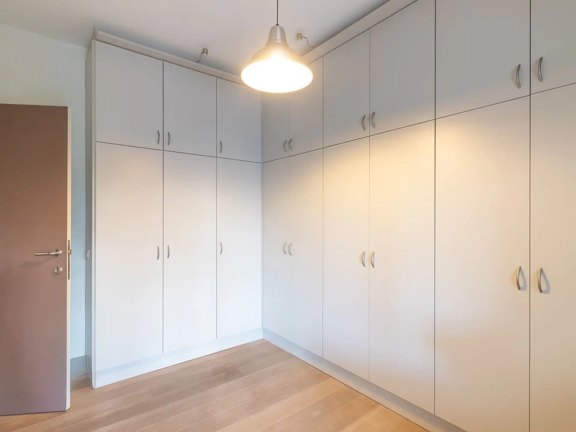 Een exclusief ruim duplex appartement met tuin en garagebox foto 9