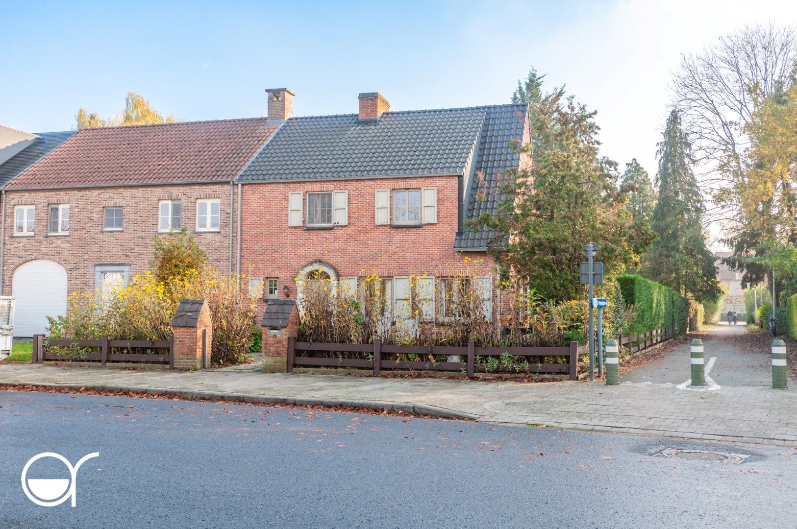 Halfopen bebouwing nabij het Sint-Pietersstation foto 2