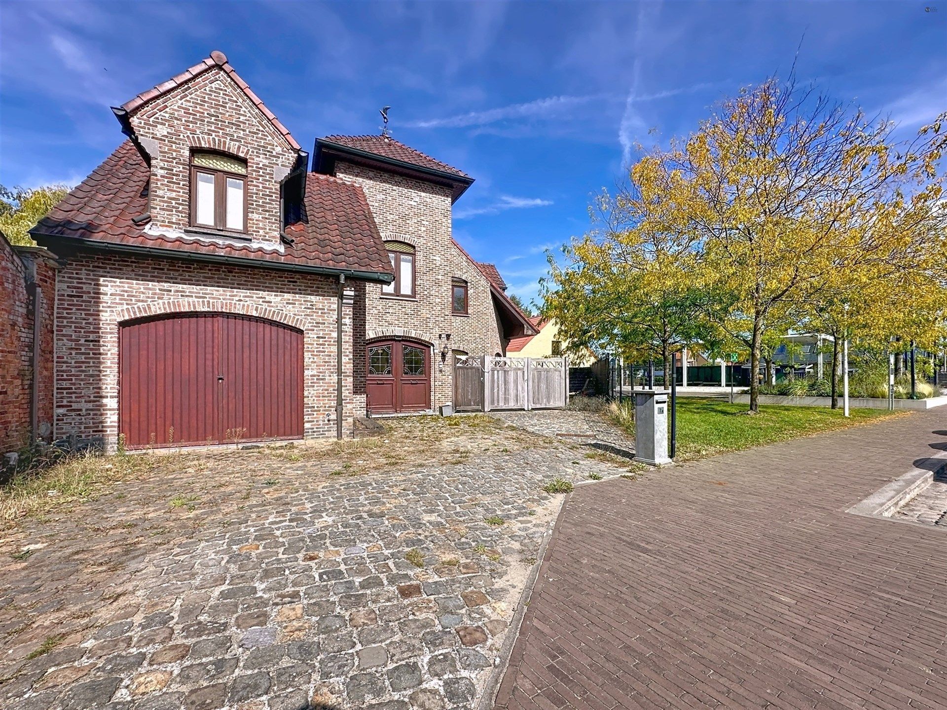 Prachtige open bebouwing met 4 slaapkamers en garage foto 17