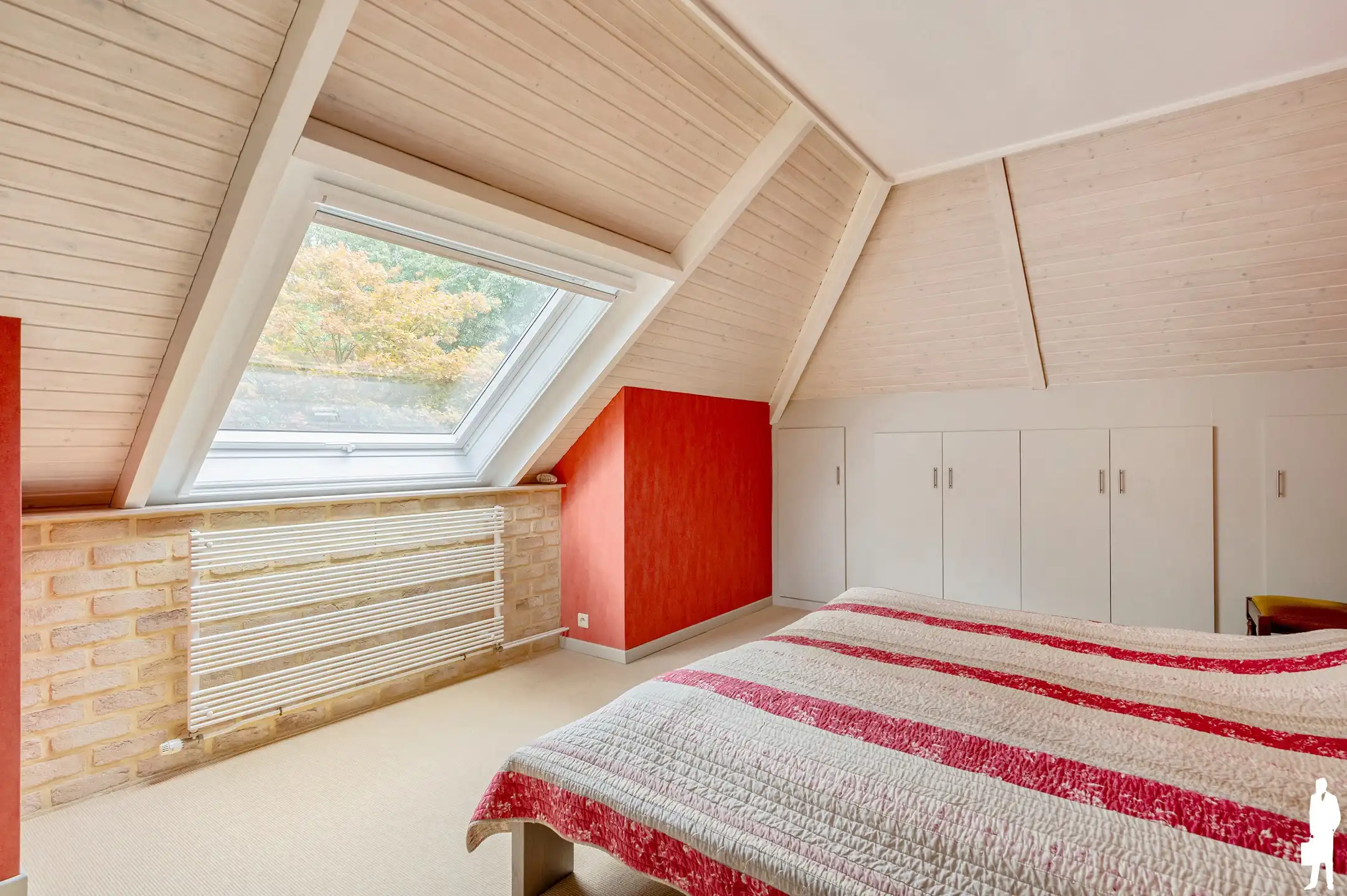 Ruime gezinswoning met 4 slaapkamers, 2 badkamers en zonnige tuin  foto 19