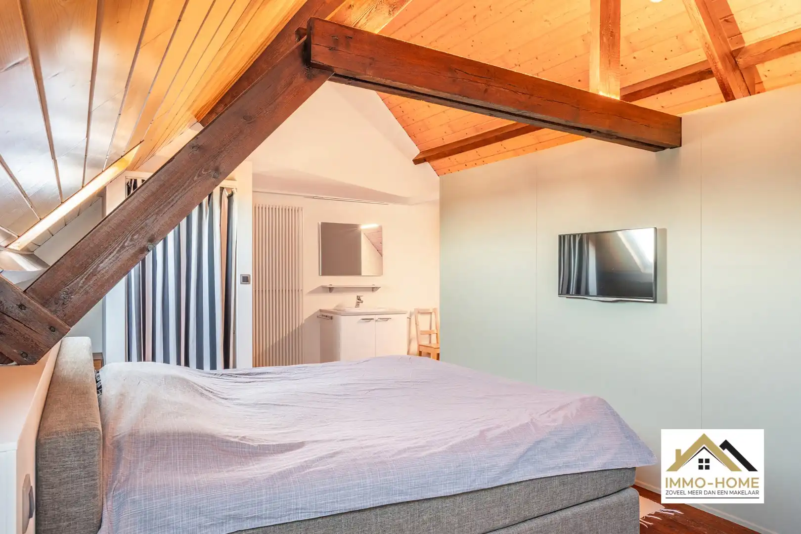 Héél erg ruime gerenoveerde woning met garage nabij centrum Lokeren! foto 21
