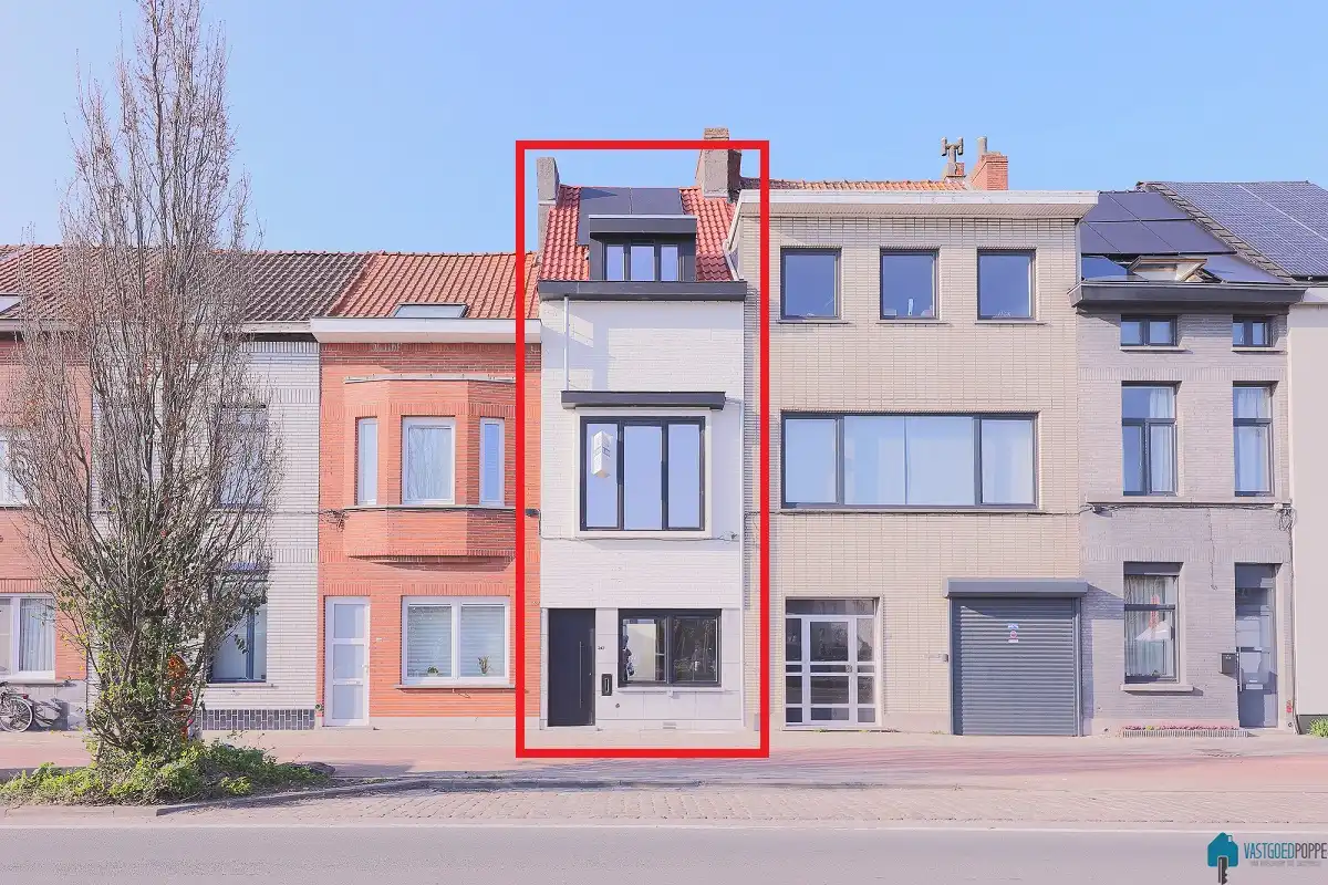 Volledig gerenoveerde stadswoning  foto {{pictureIndex}}