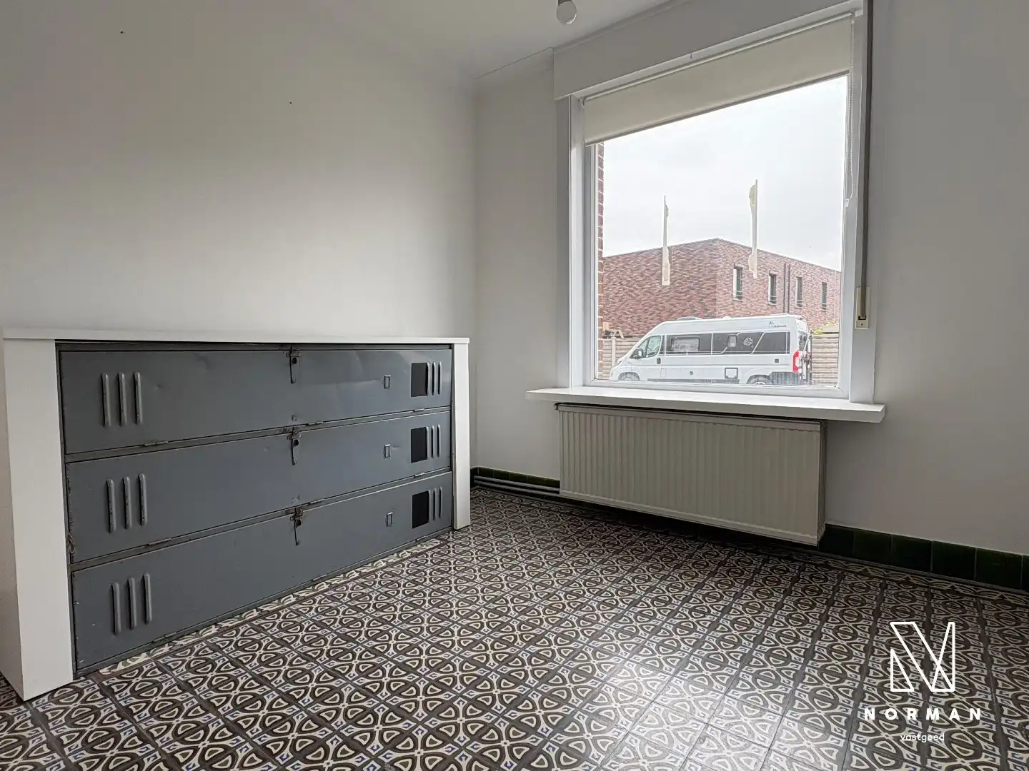 Ruime woning te koop met 4 slaapkamers en een grote garage te Harelbeke!  foto 3