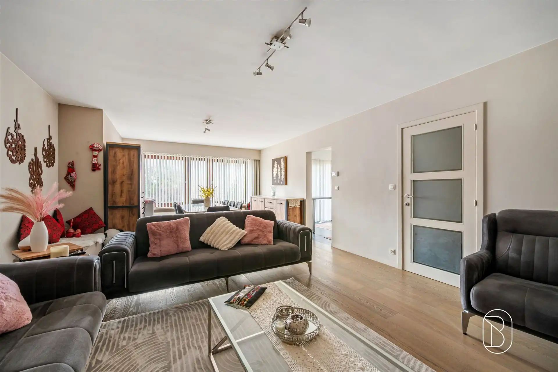 Ruim appartement met 3 slpk en 2 terrassen in Roeselare foto 3