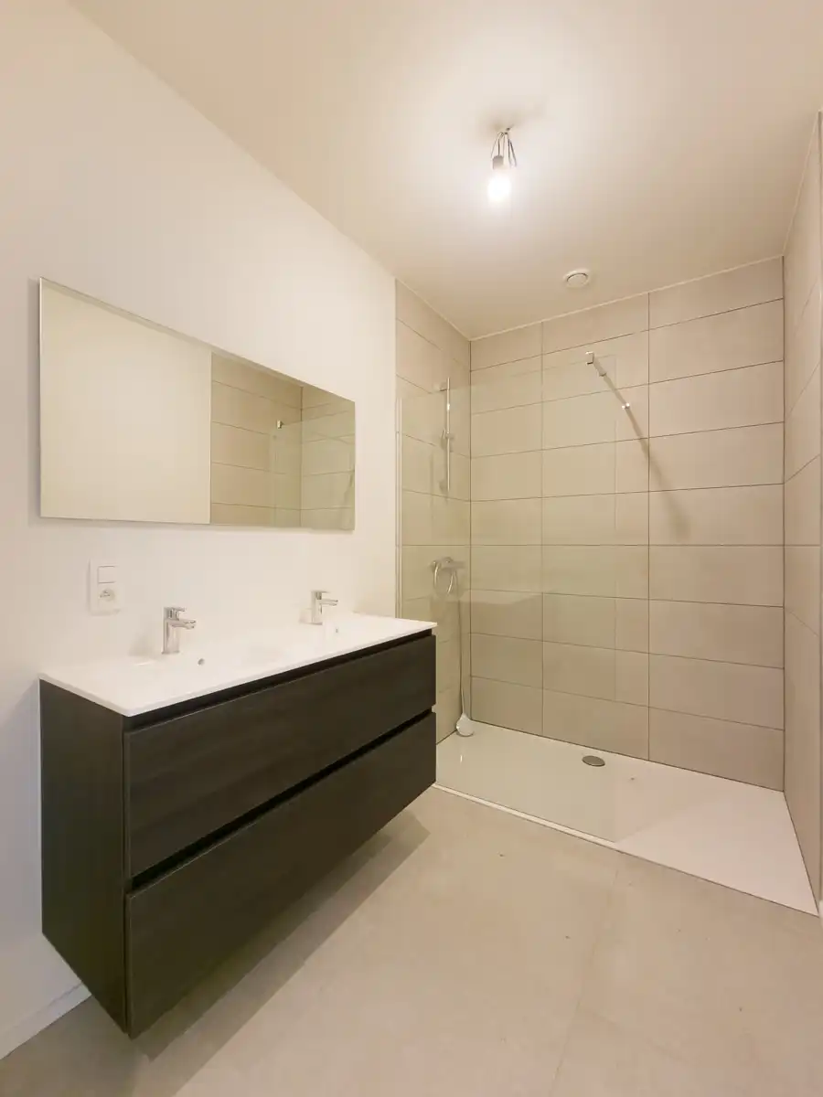 Rustig en comfortabel 2slpk appt. met zicht op park  foto 8