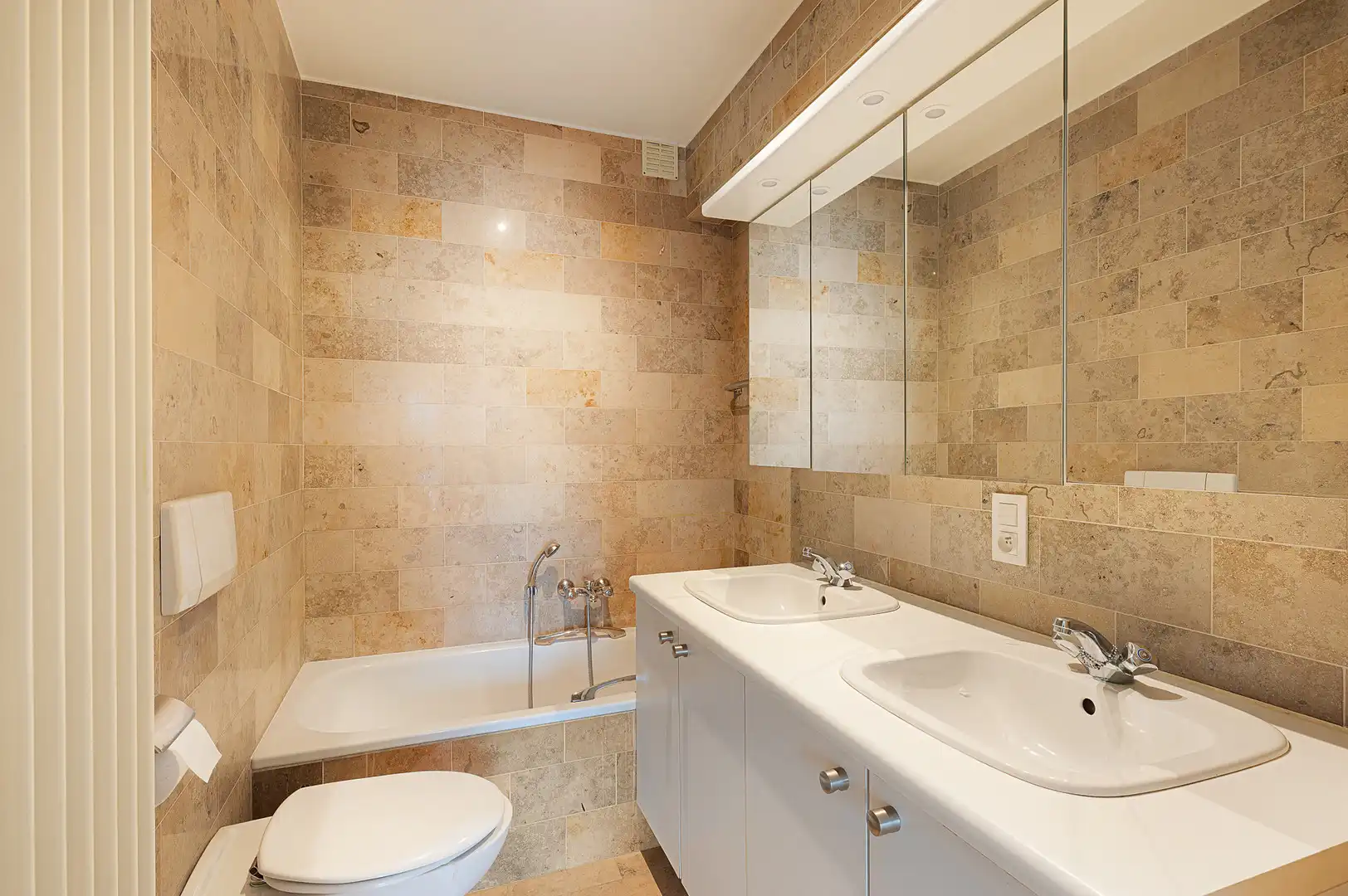 Instapklaar zuidgericht appartement met open zichten over het Zoute. foto 17