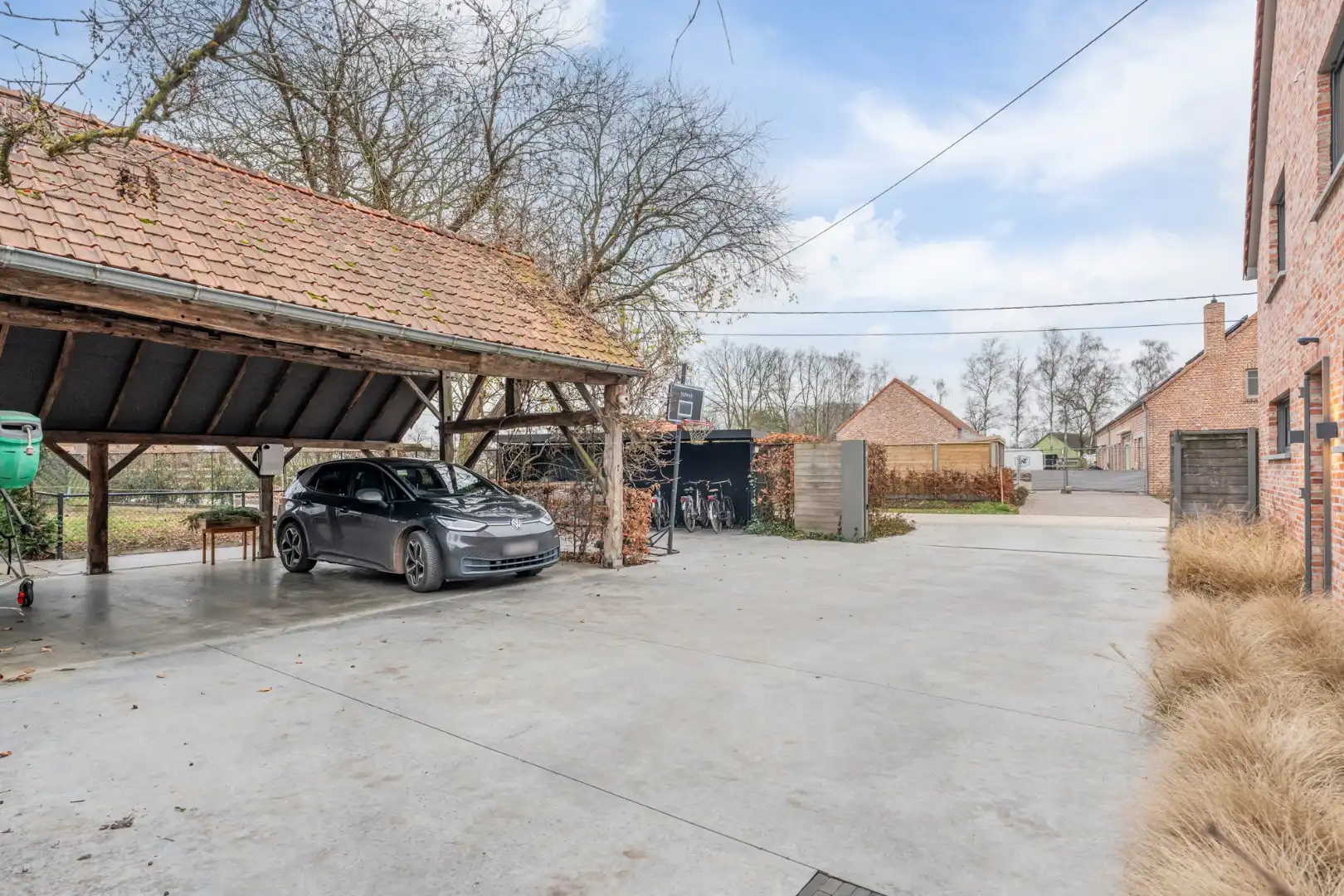 Uniek landhuis op een perceel van +/- 27 are in een GROENE oase foto 24