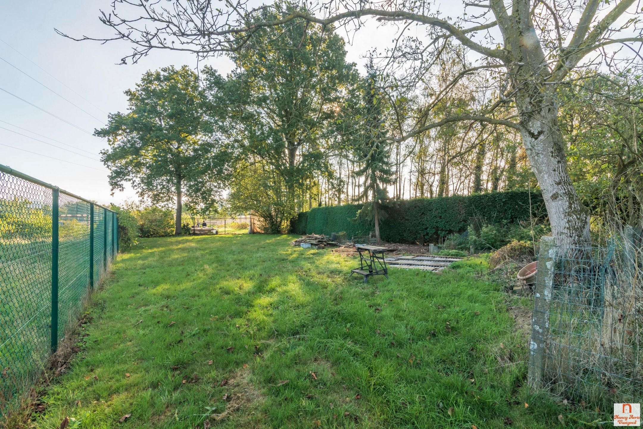 Split-level woning met grote tuin en vrij uitzicht foto 58