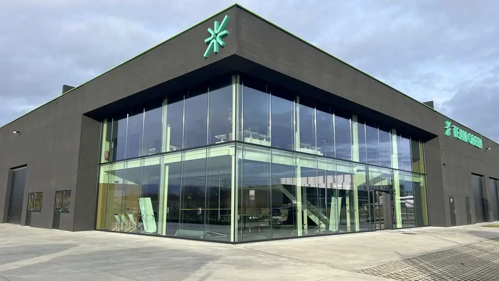 High-end bedrijfspand te huur op bedrijventerrein E17/4 in Lokeren foto {{pictureIndex}}