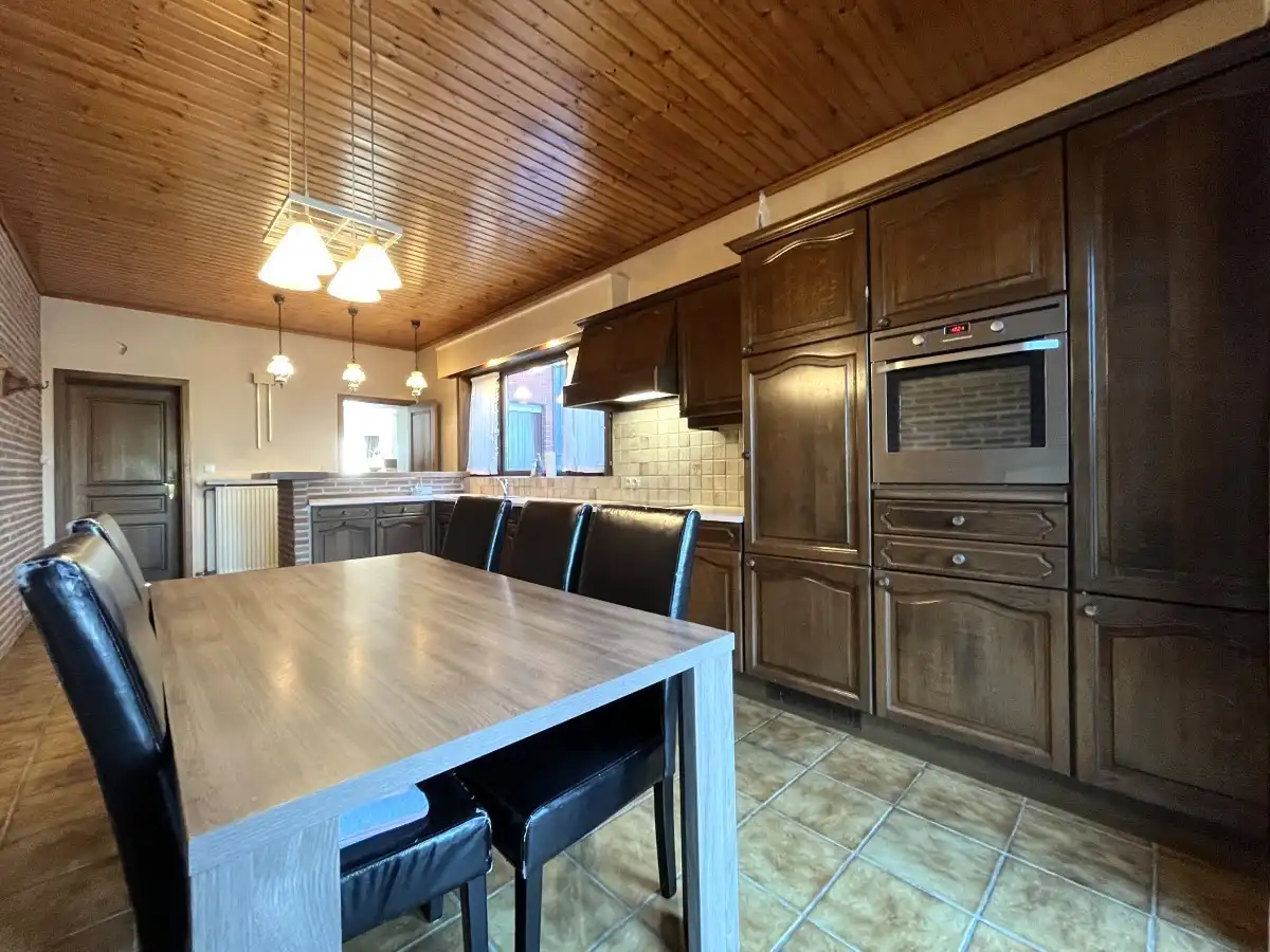 Zonnebeke – Woning met ruime tuin en uitweg achteraan foto 5