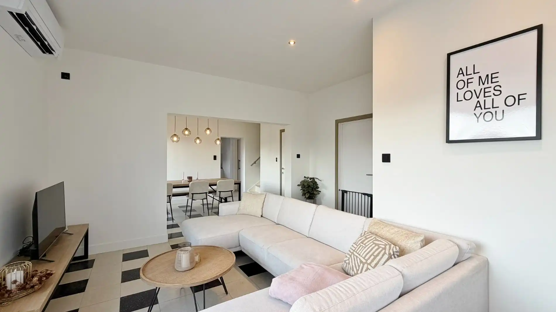 Vrijstaande woning op groot hoekperceel van 1.440 m² met open zicht en uitbreidingsmogelijkheden foto 3