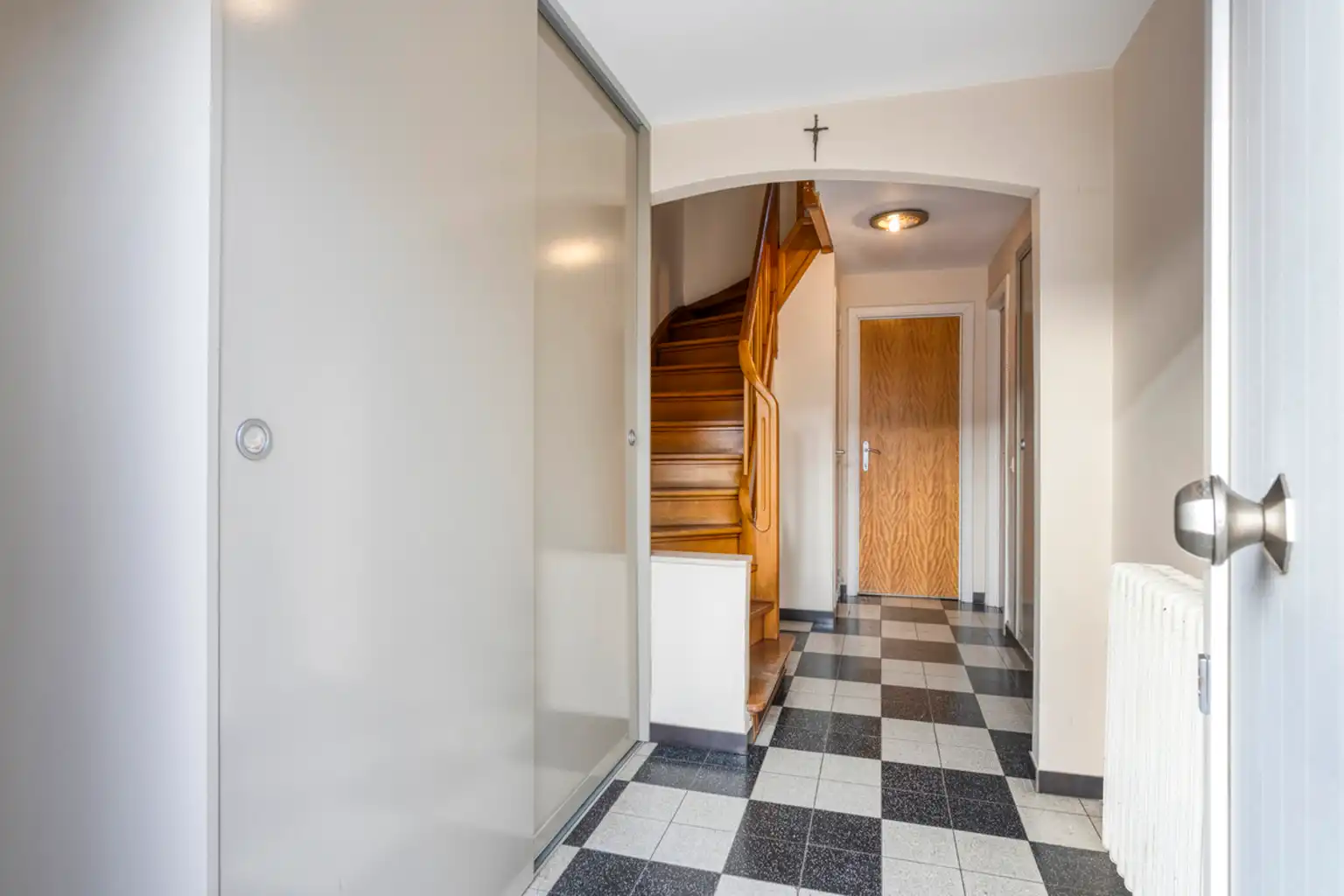 Gerenoveerde bel-étage woning met garage foto 3