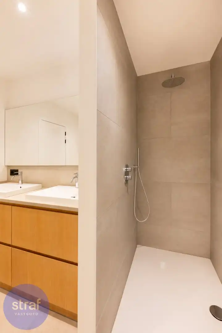 Groot 3 slpk appartement met 2 terrassen foto 15