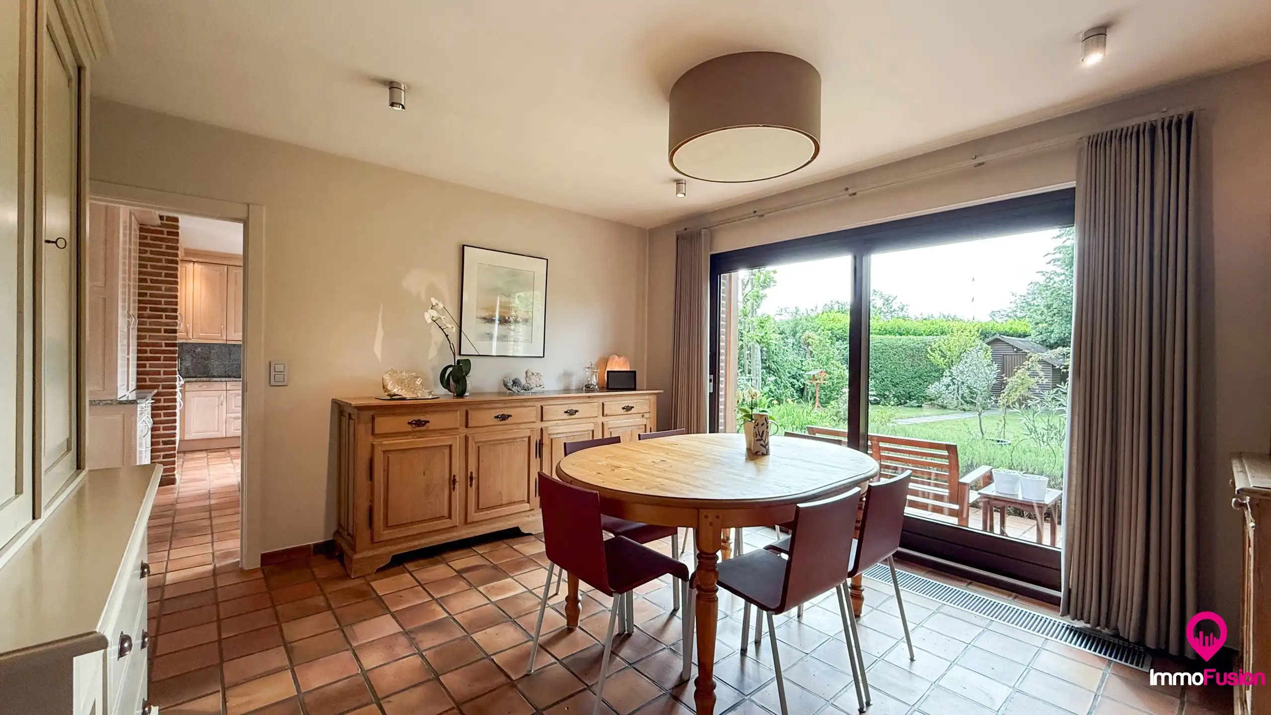 Ruime gezinswoning met 4 slaapkamers en prachtige tuin foto 8