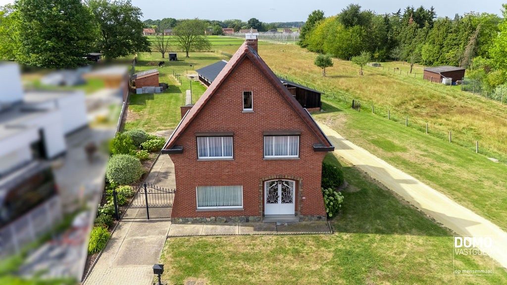 Te renoveren woning met grote tuin en achterliggende stal  foto 3