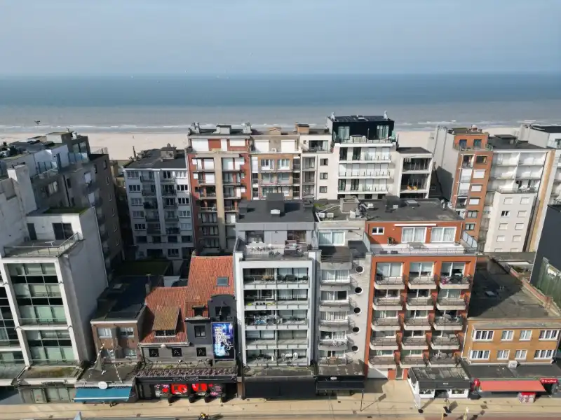 Zongericht en gemeubeld appartement met centrale ligging, vlakbij de zeedijk! foto 14