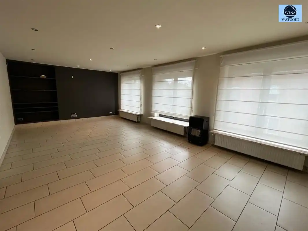 HANDELSHUIS EN APPARTEMENT MET 4 SLAAPKAMERS foto 8