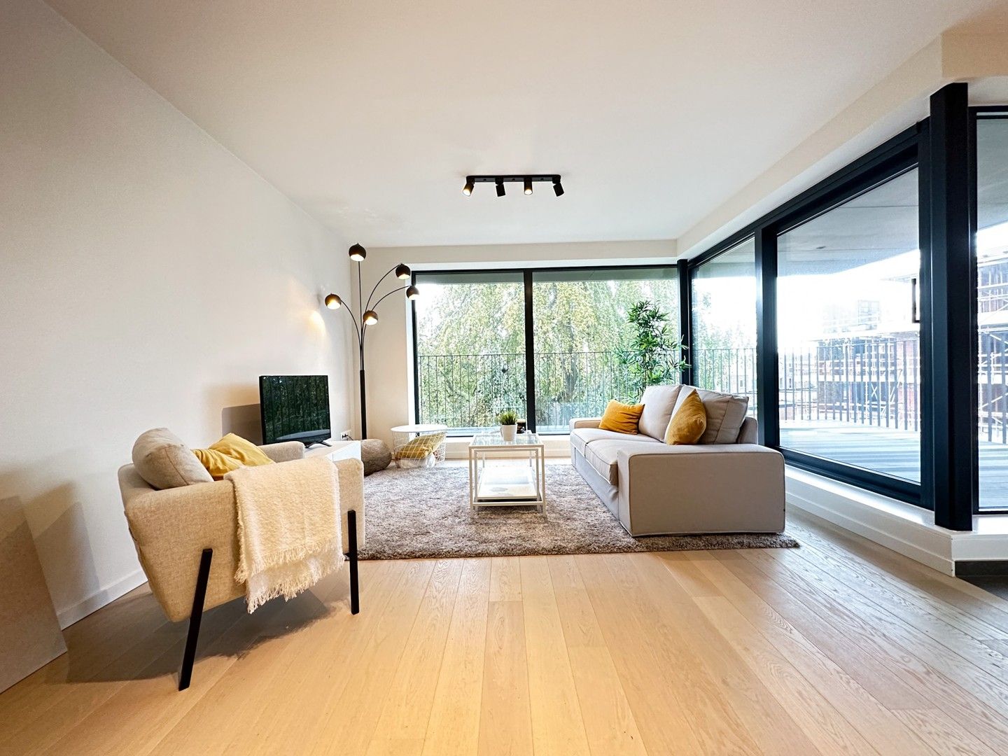 Stijlvol en lichtrijk hoekappartement in een prachtige parkomgeving foto 2