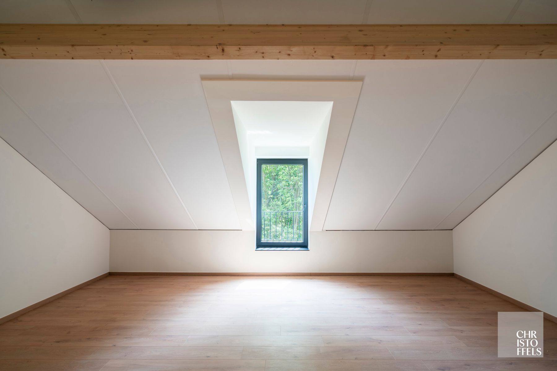 Gezinswoning (180m²) in een gerenoveerde hoeve te Riemst! foto 11