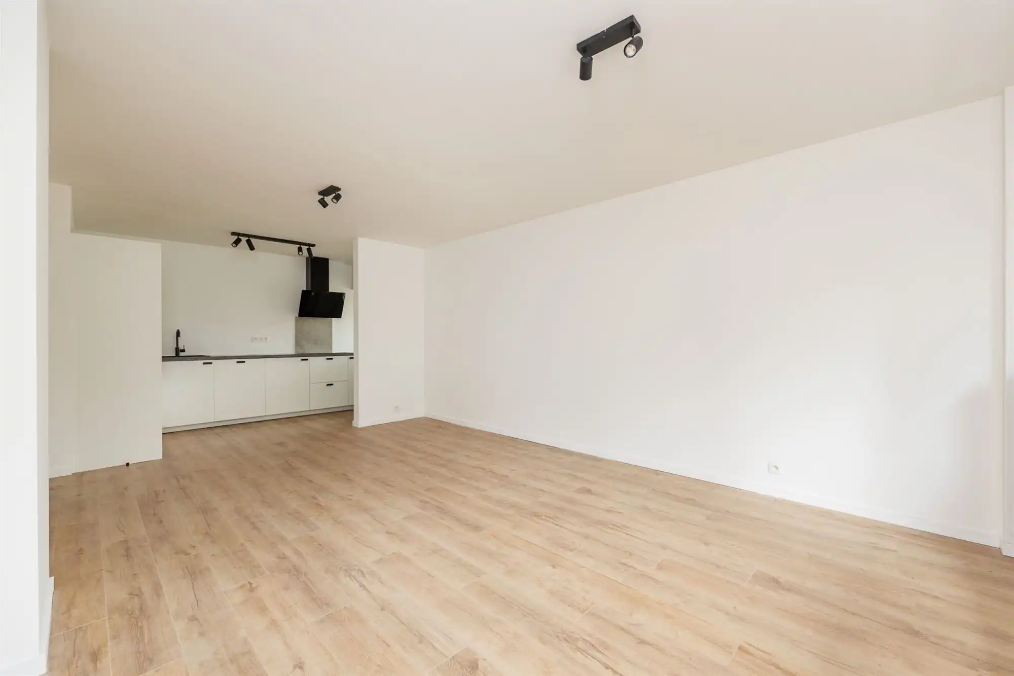Lichtrijk gelijkvloersappartement met 2 slpk op TOPlocatie foto 10