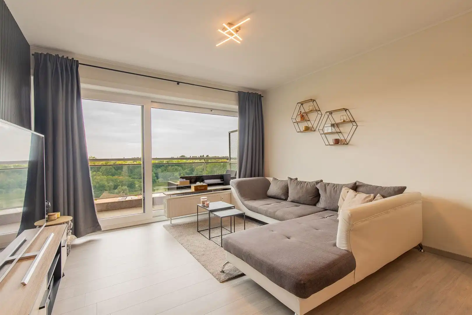 Instapklaar gerenoveerd 1-slaapkamerappartement met prachtig uitzicht op de Brusselse Forten foto 3