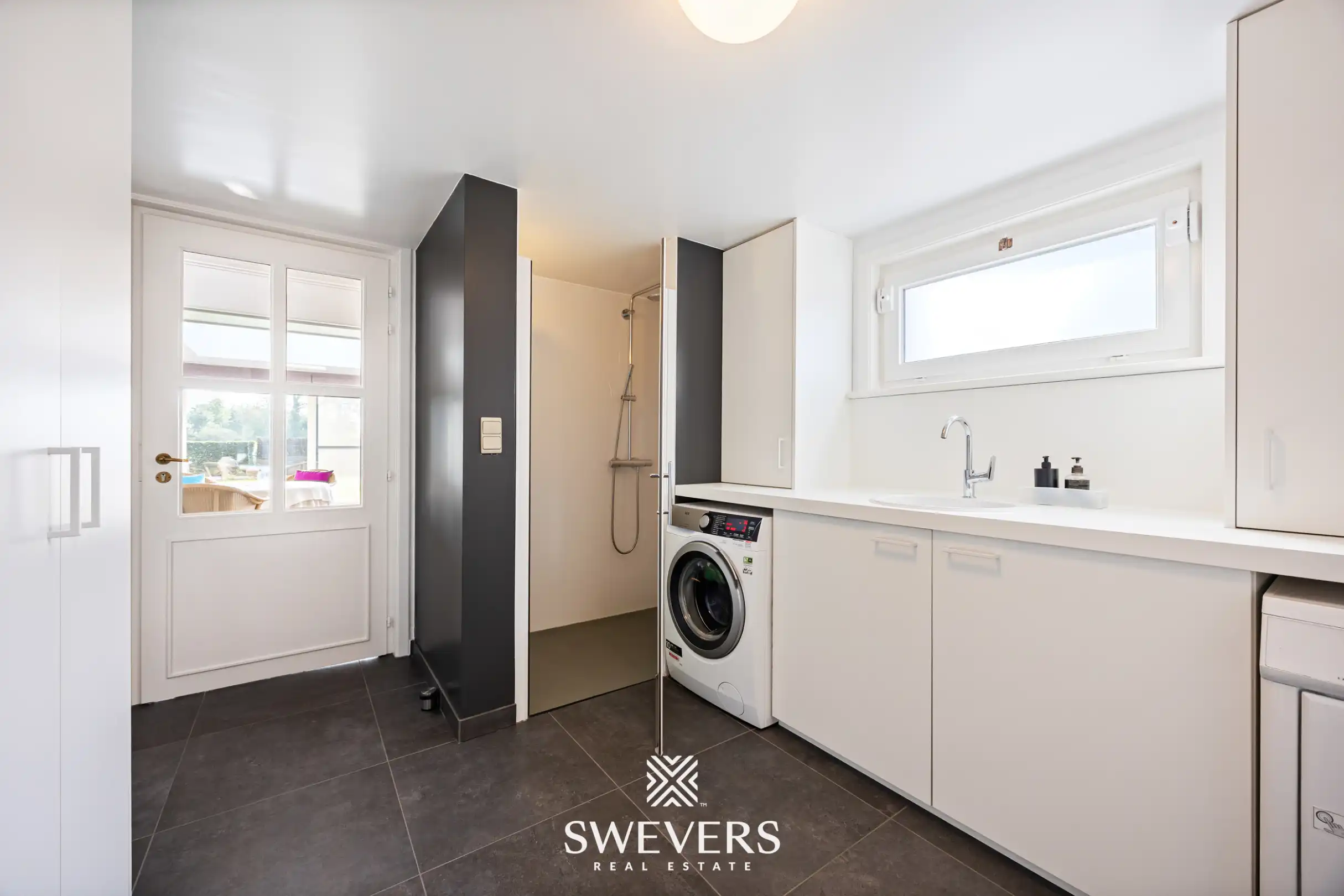 Sfeervolle open bebouwing met royale tuin en veel privacy foto 16
