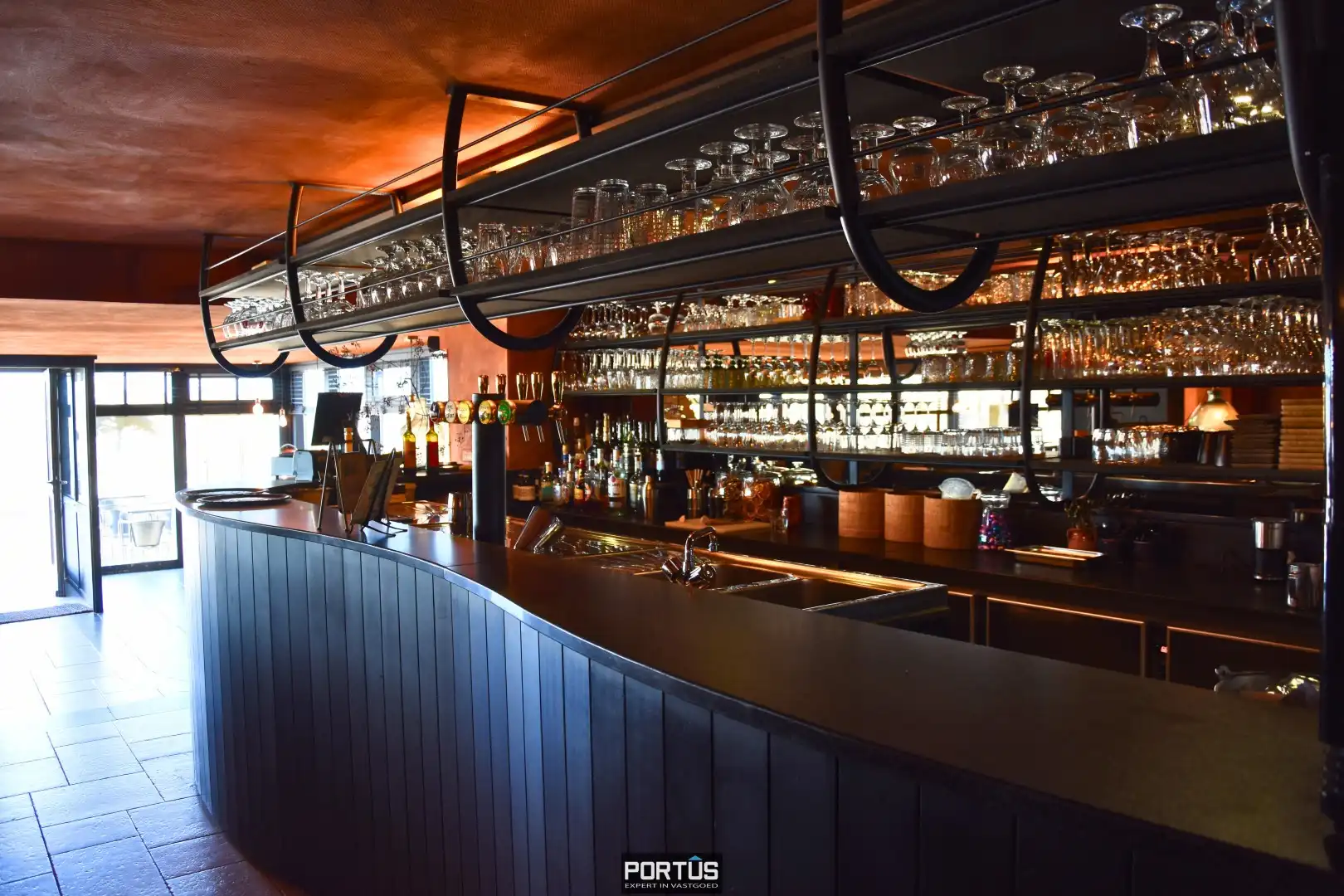 Handelsgelijkvloers te huur Zeedijk Nieuwpoort foto 5