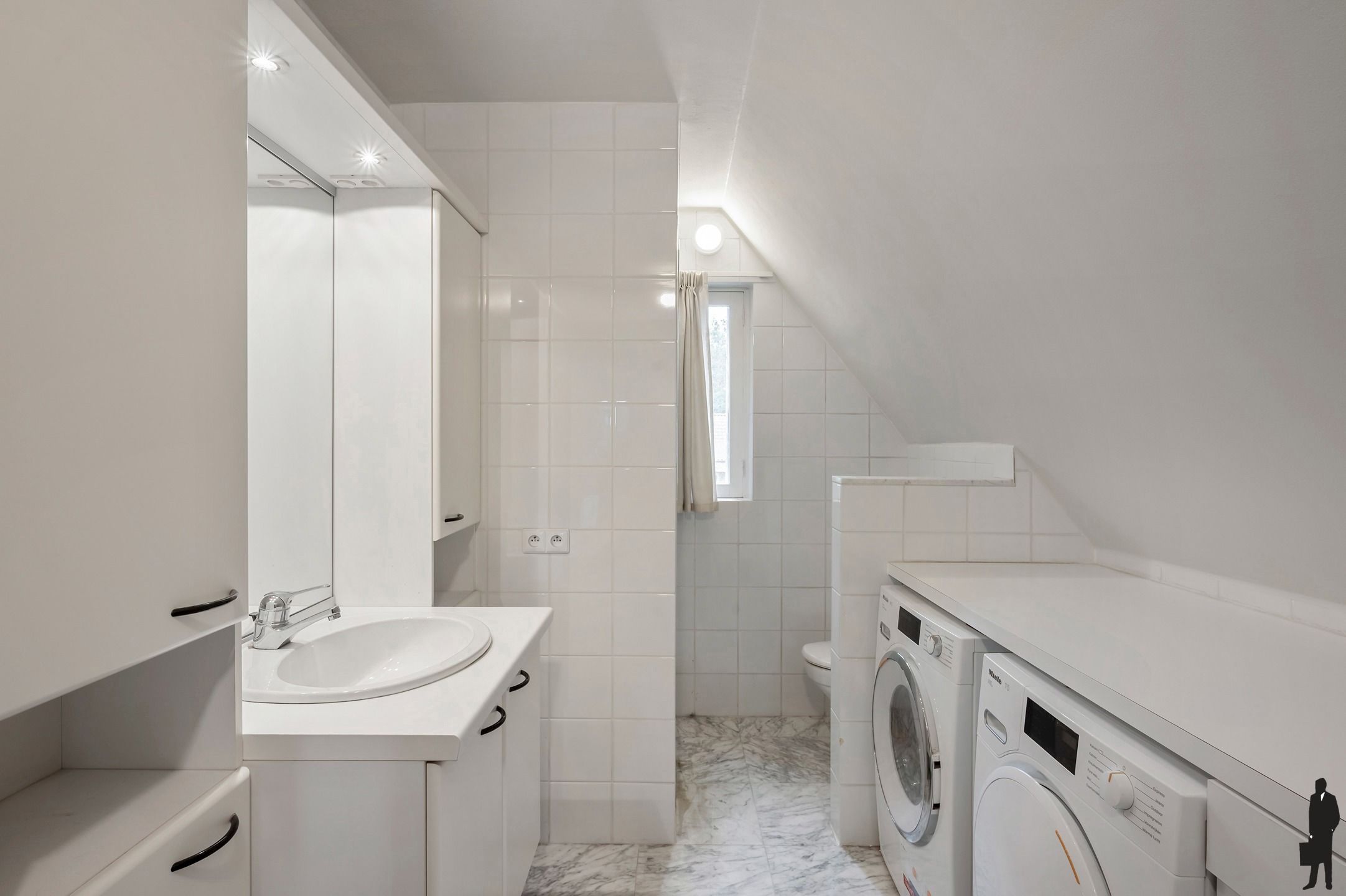 Gerenoveerde villa op 1.900 m² nabij de Nederlandse grens foto 15