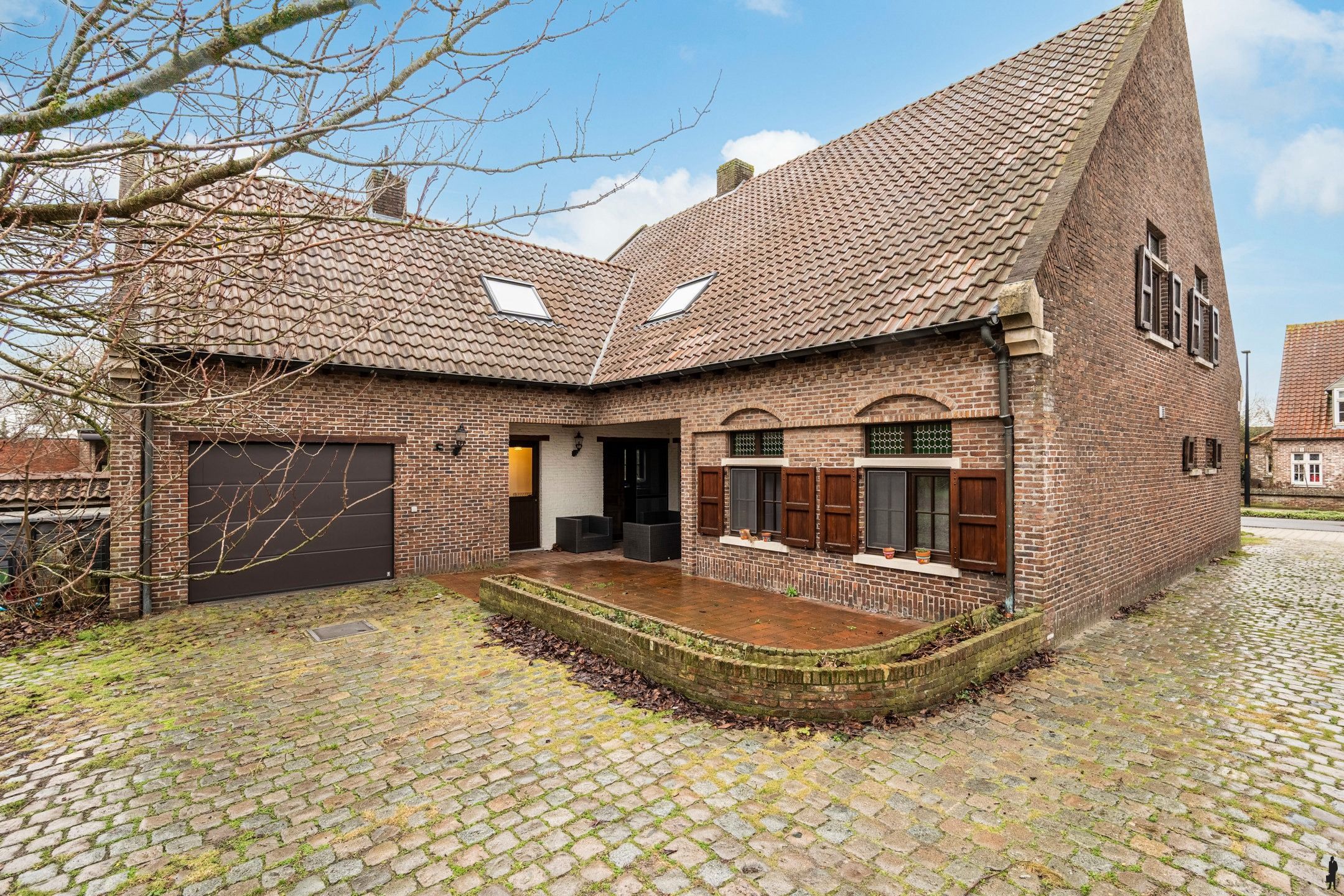 Grotendeels gerenoveerde villa met 4-5 slpk. in centrum Ravels foto {{pictureIndex}}