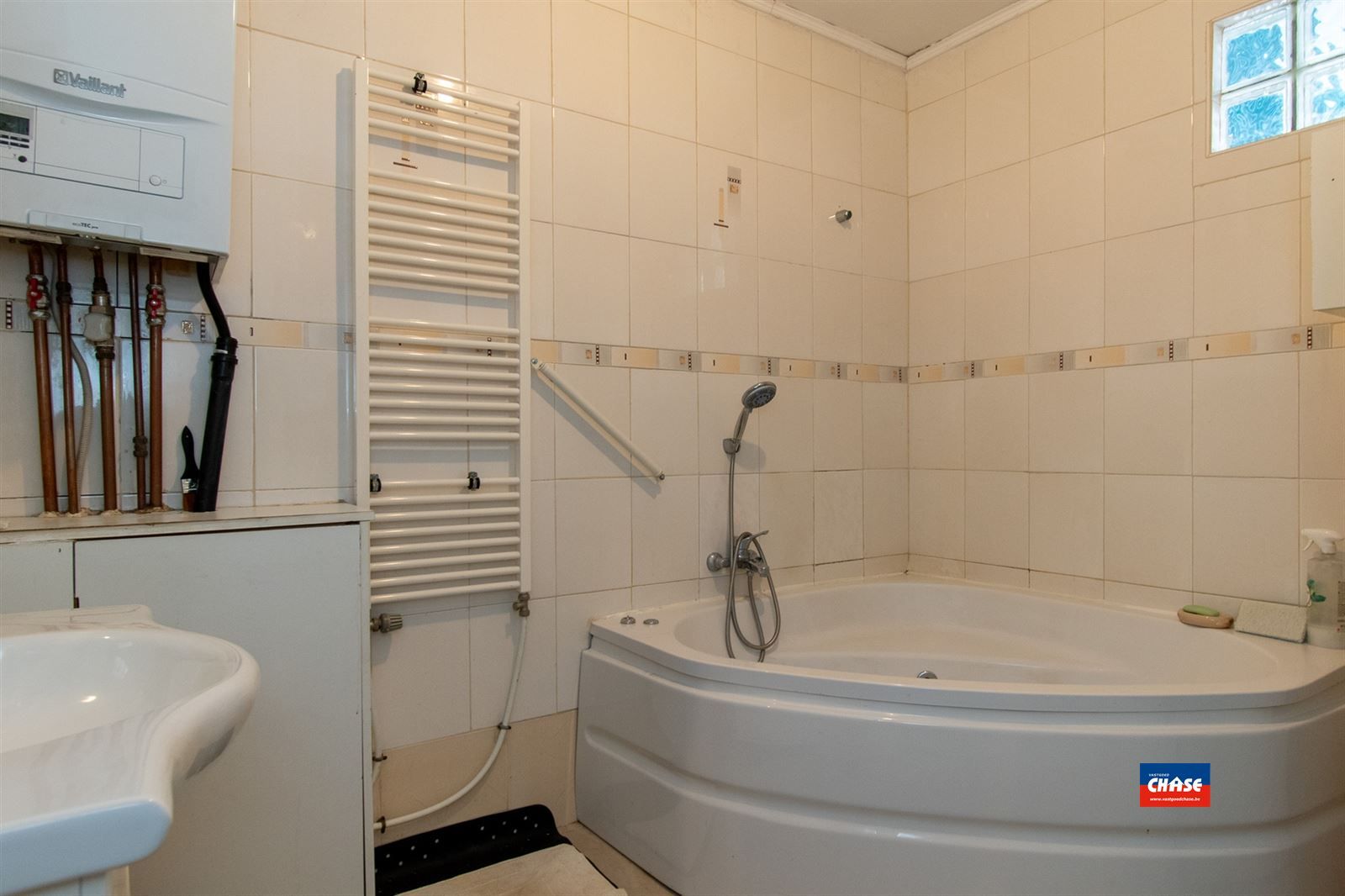 Ruime woning op toplocatie met 4 slaapkamers, 3 keukens en 3 badkamers foto 11