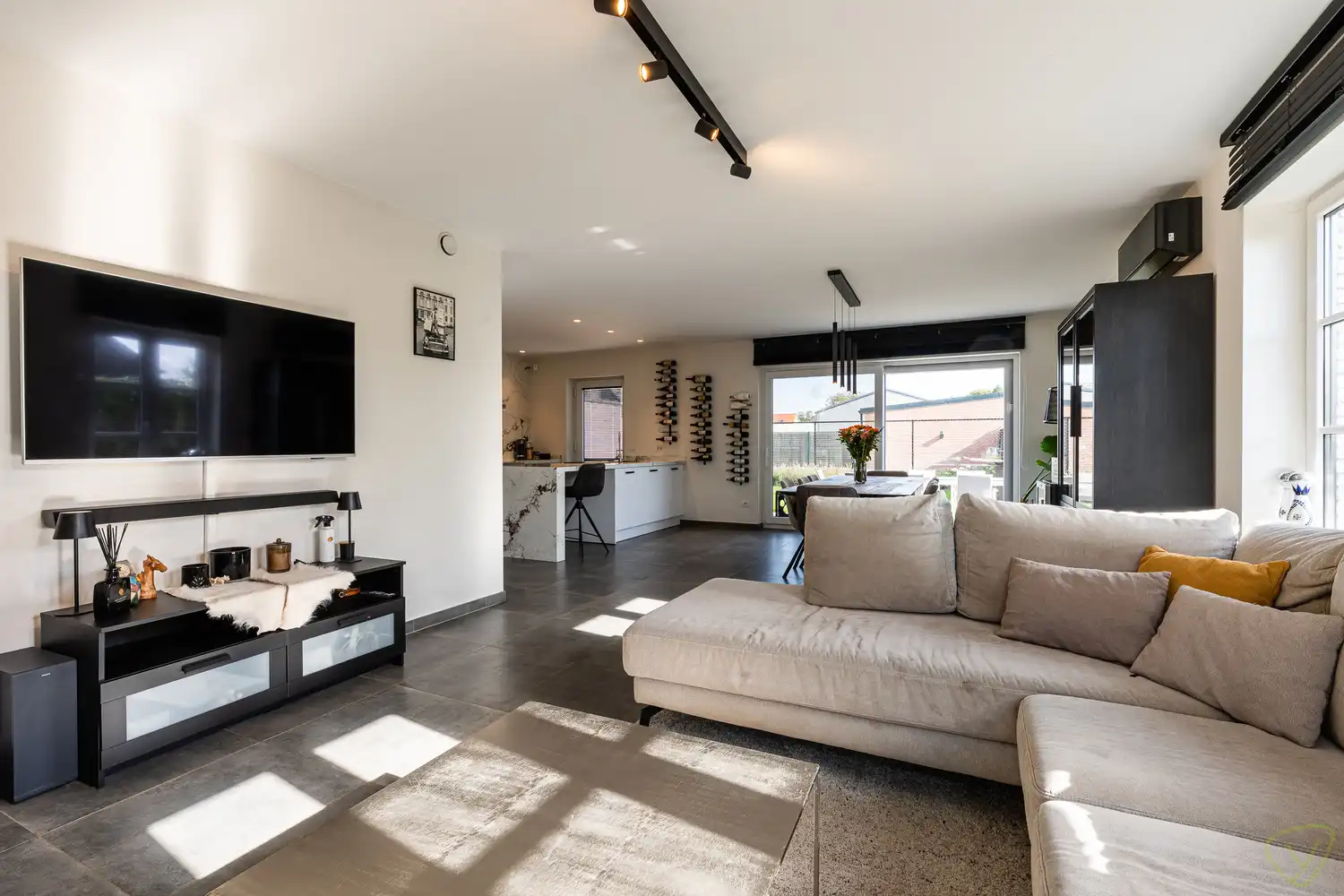 Moderne halfopen instpaklare woning met garage en tuin op aantrekkelijke locatie in Kaprijke - ideaal voor comfortabel wonen! foto 4