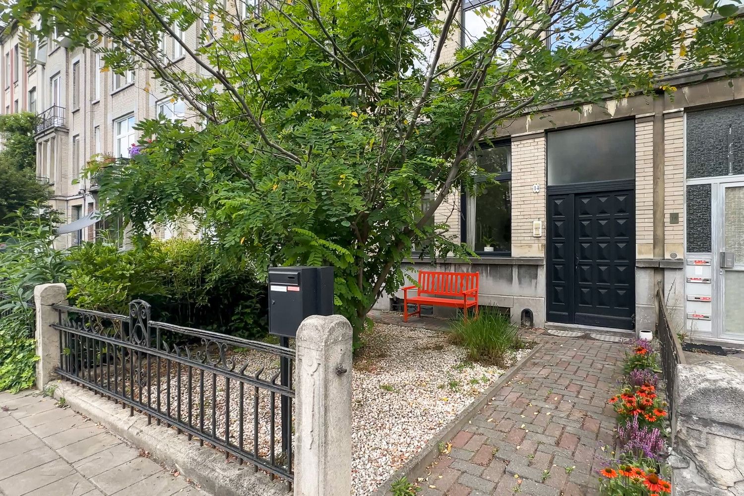 Instapklare en lumineuze herenwoning boordevol charme met aangename stadstuin in de Groenenhoek op de grens Borgerhout/Berchem- tot 5 slaapkamers foto 4