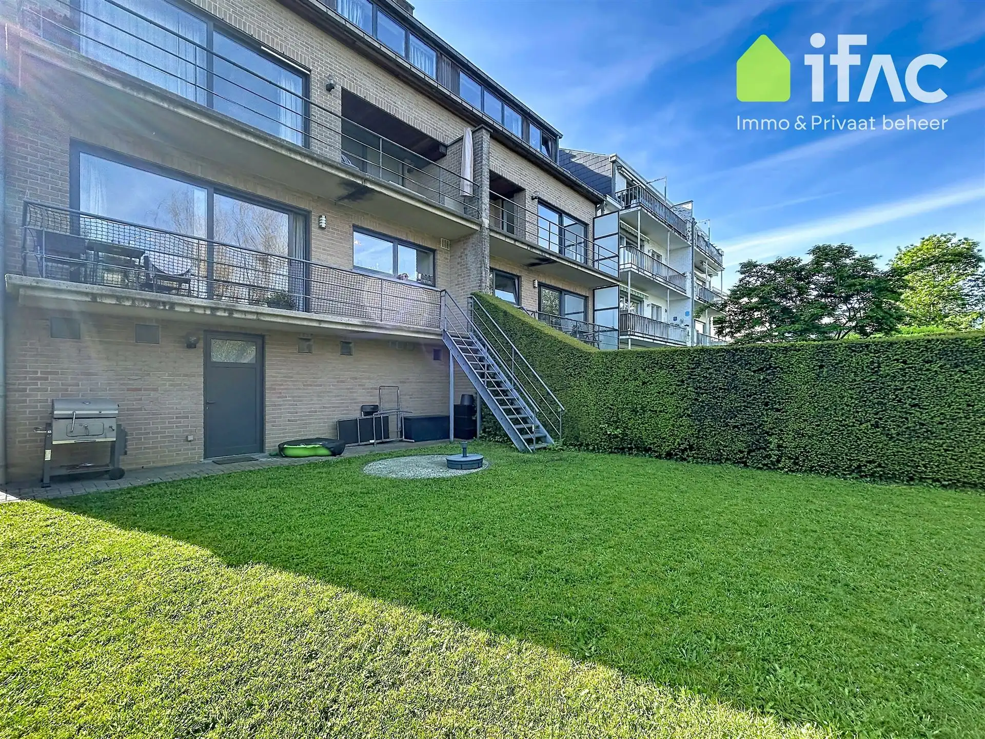 Prachtige duplex met 3 slaapkamers, garage en tuin foto 8