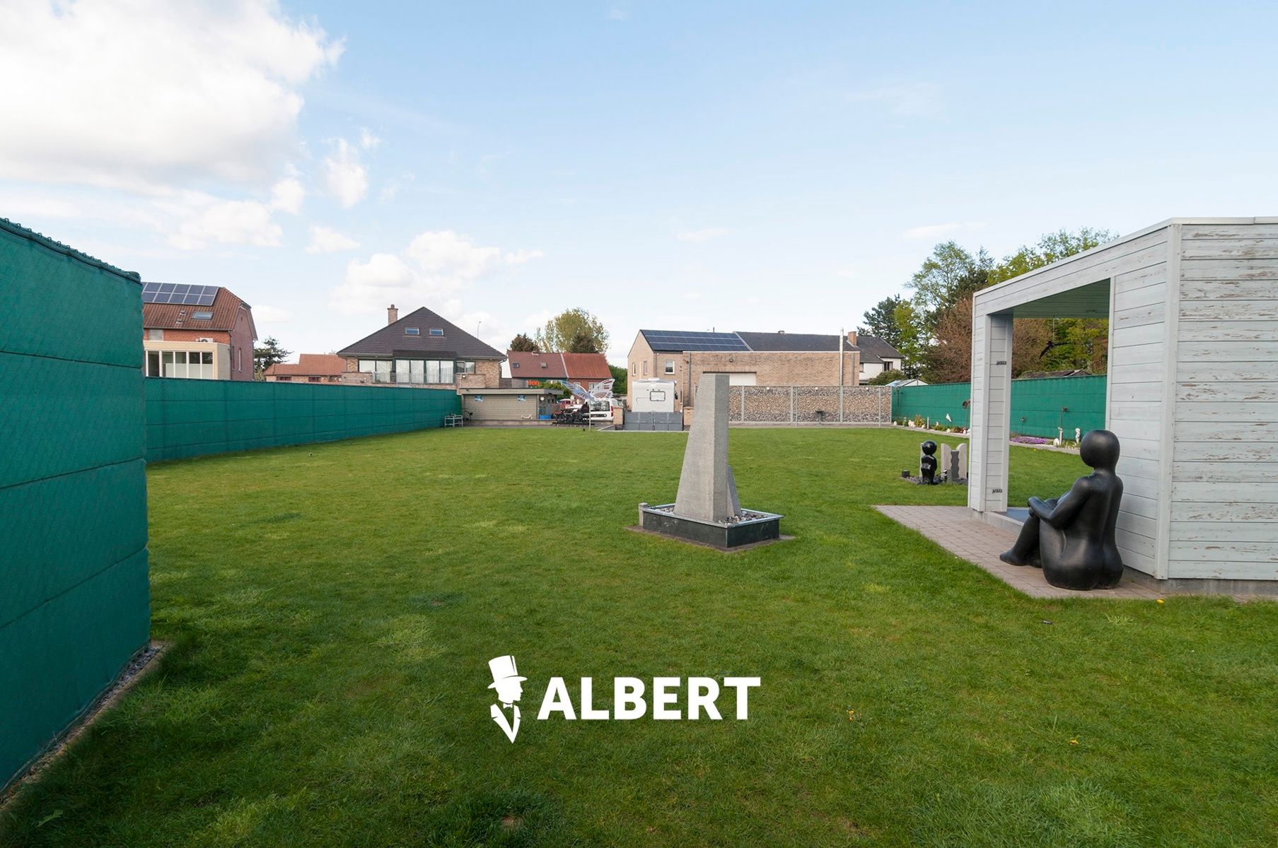 Instapklare woning met grote tuin en garage/magazijnruimte foto 5