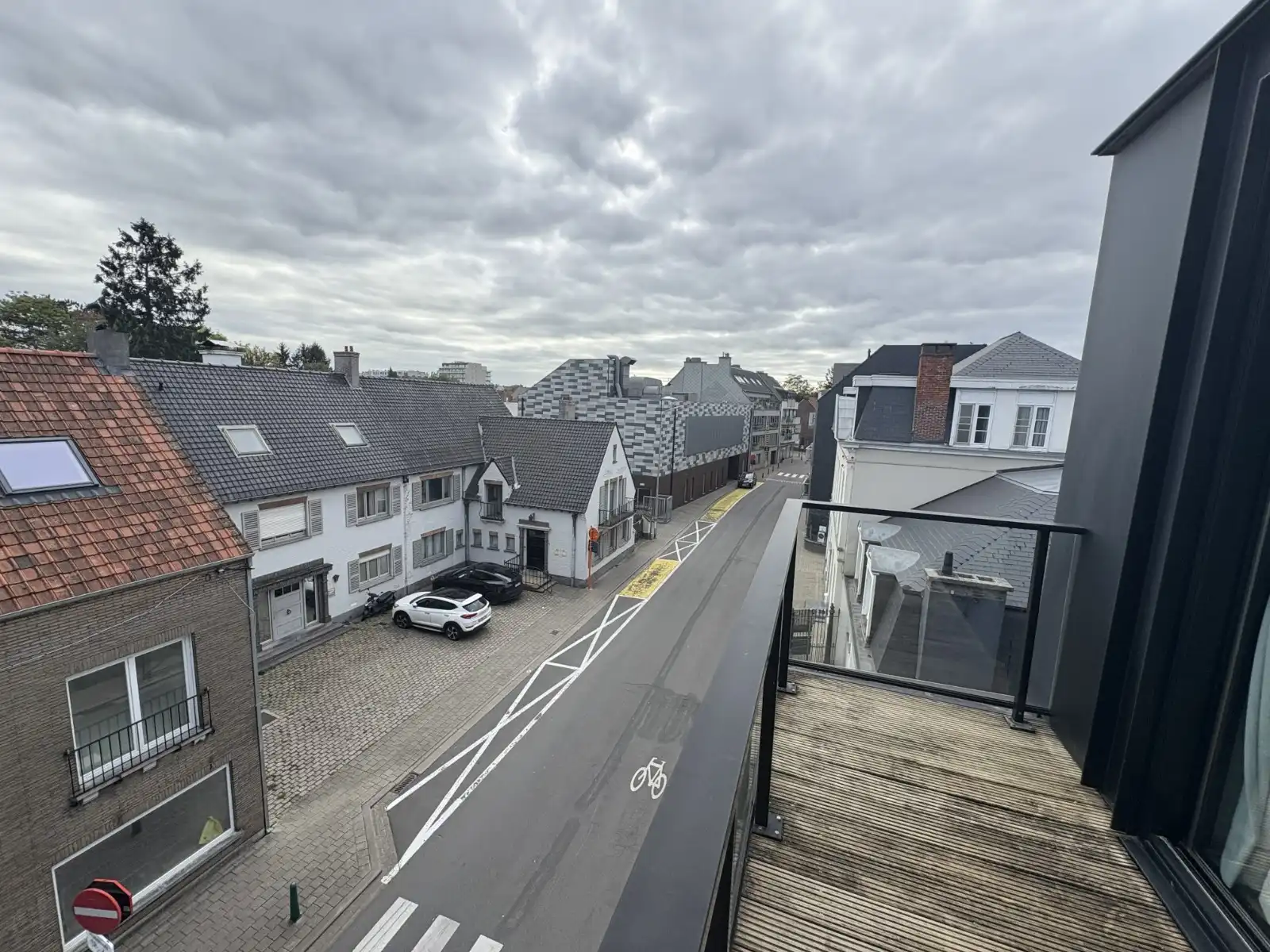 Instapklaar appartement met 2 slaapkamers, garage en 2 terrassen in hartje Waregem! foto 6