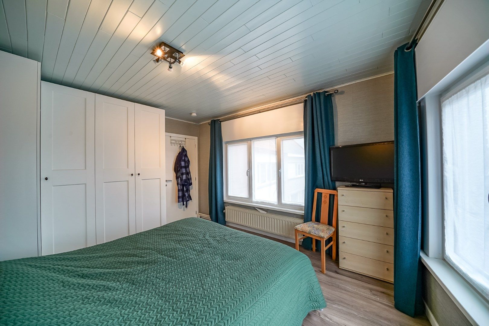 Gezinswoning met diepe tuin en uitweg achteraan foto 15