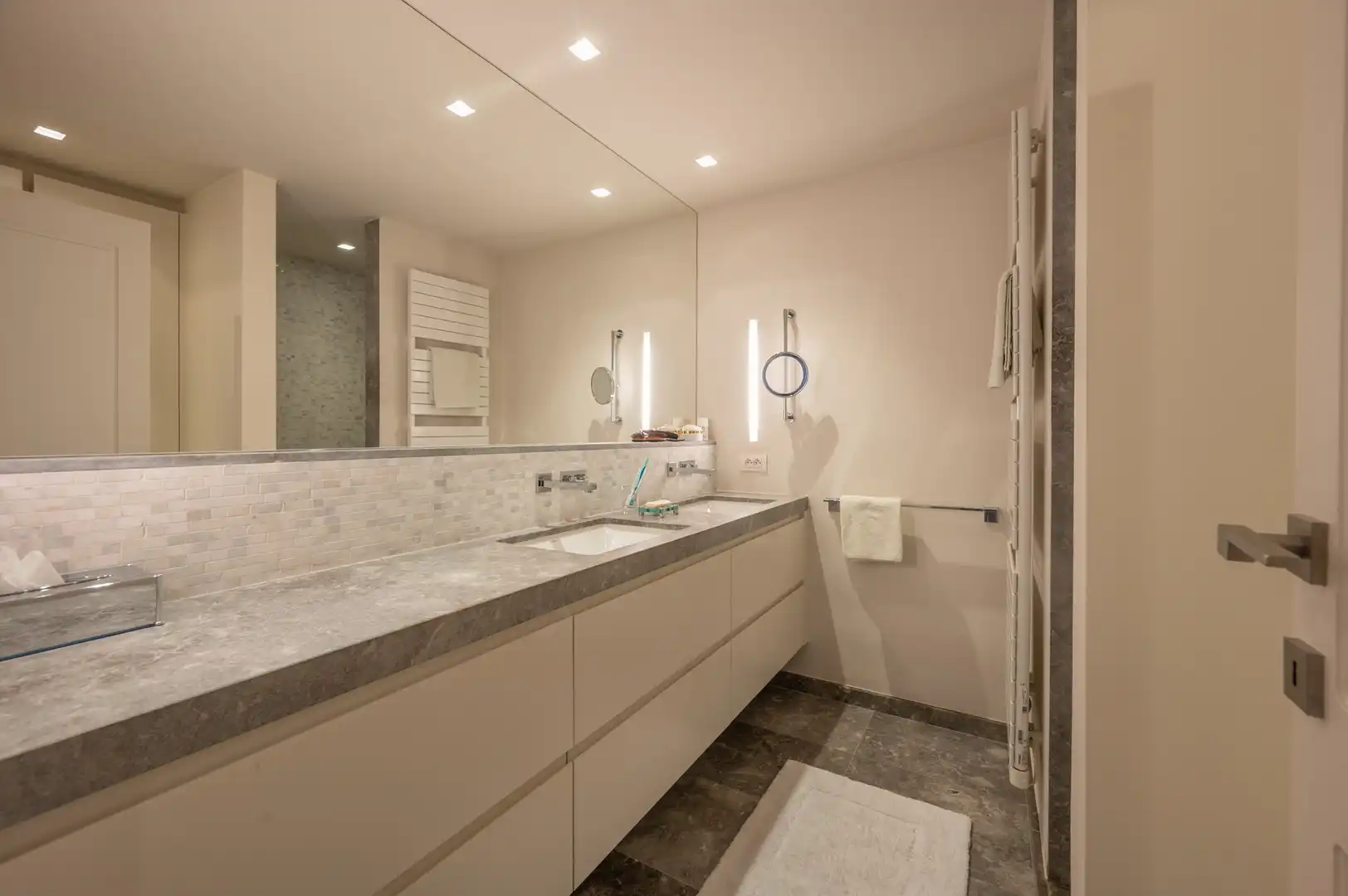 Uniek appartement van ongeveer 300 m2 met een prachtige privatieve tuin. foto 30