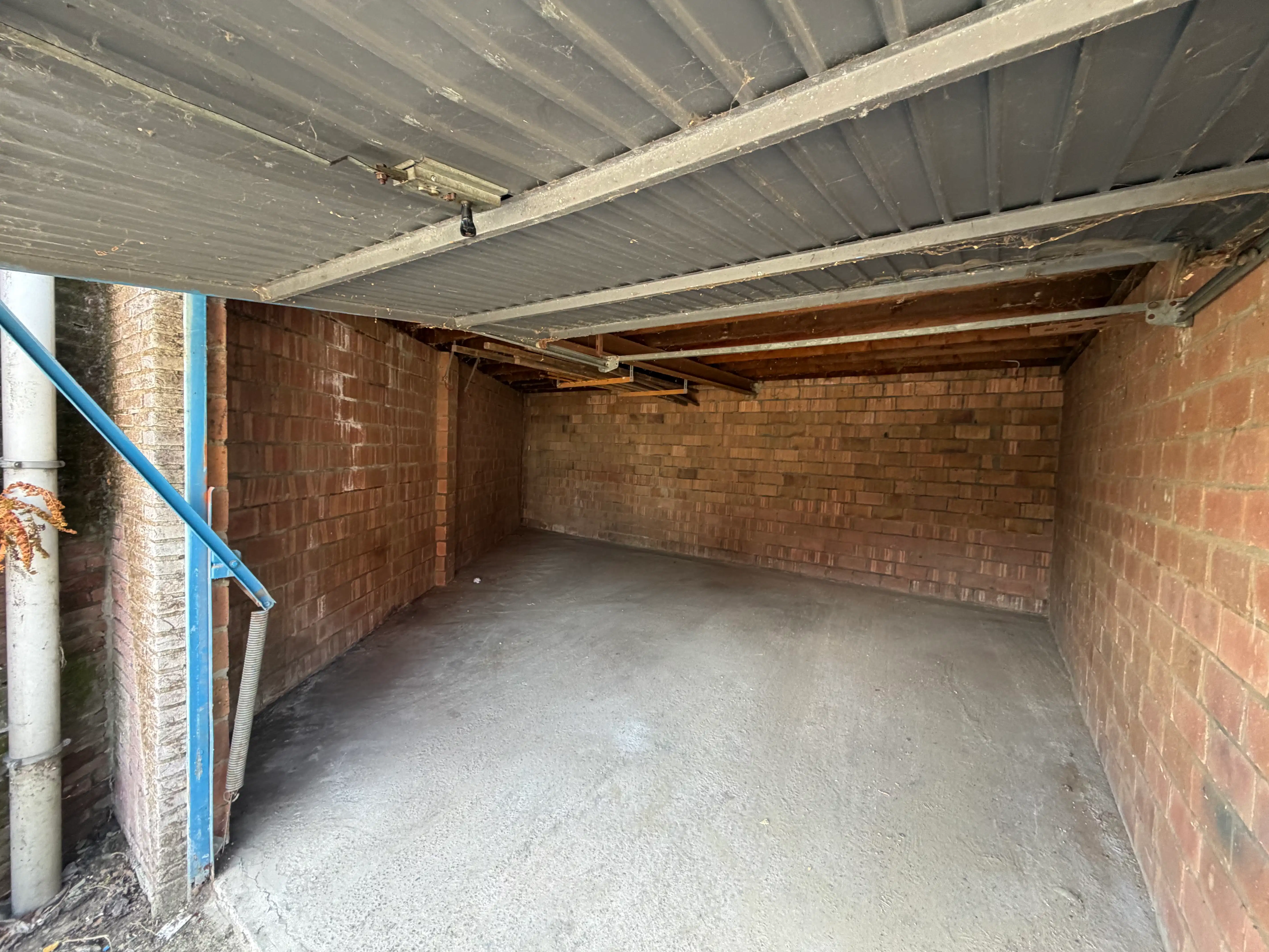 Garagebox 7 te huur in Benninsbrugstraat 22-32 te Wondelem. foto 2