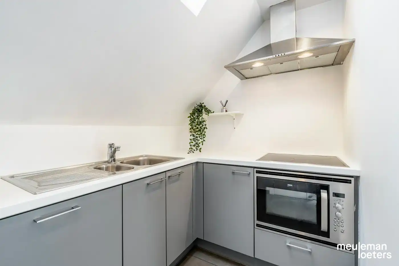 Lichtrijk en eigentijds penthouse met drie slaapkamers, twee terrassen en overdekte parkeerplaats foto 4