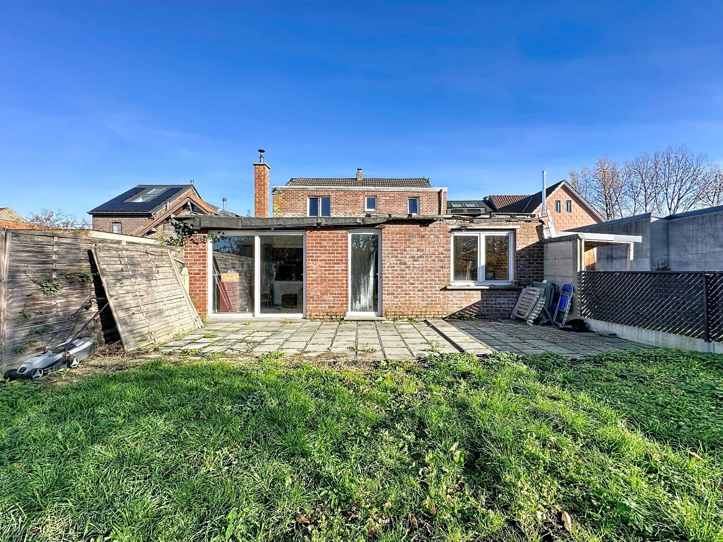 Ruime Gezinswoning met Zonnige Tuin en Renovatiepotentieel foto 18