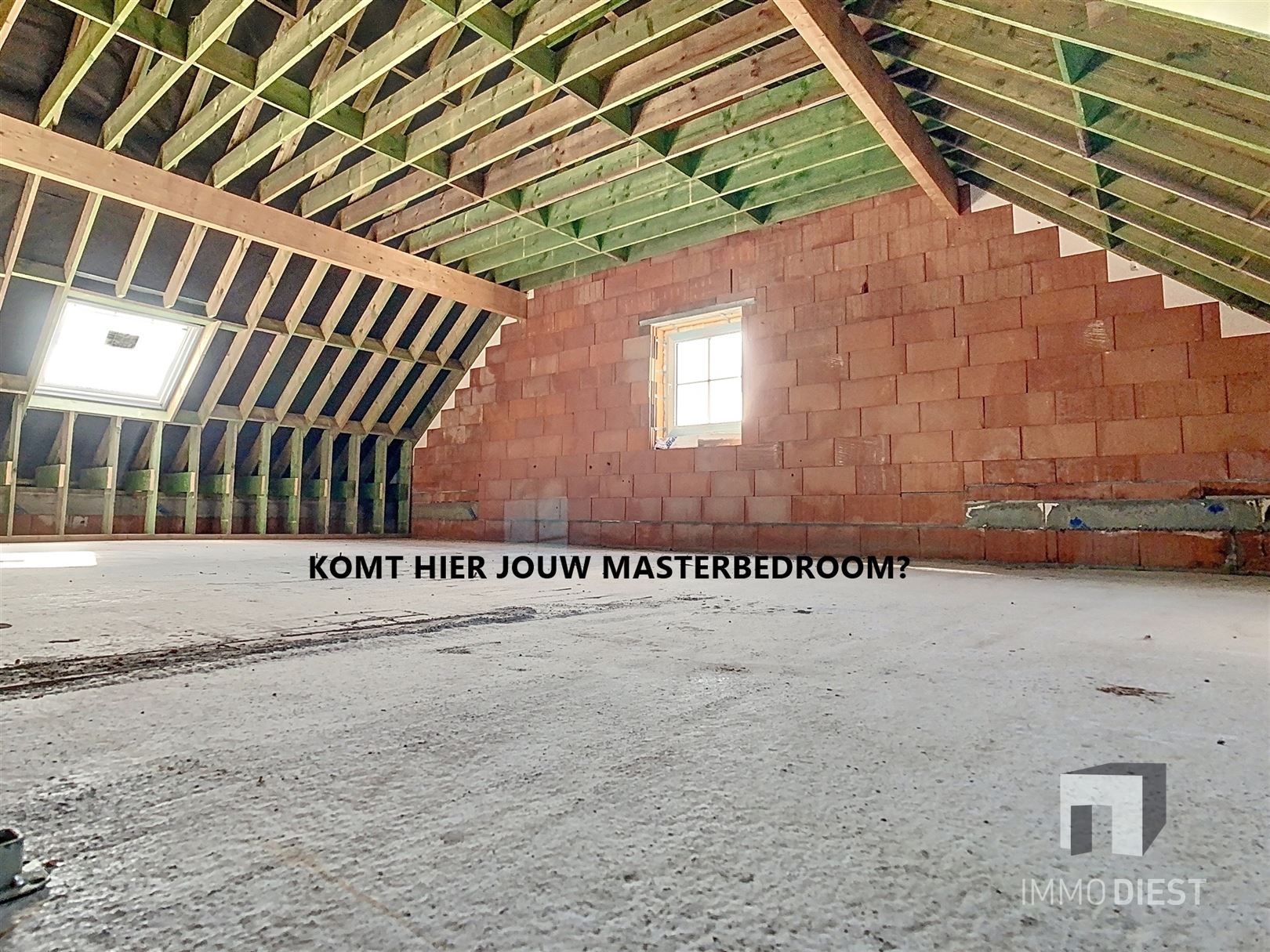 Verder af te werken nieuwbouwwoning met ruime leefruimtes en knappe zolder. foto 7