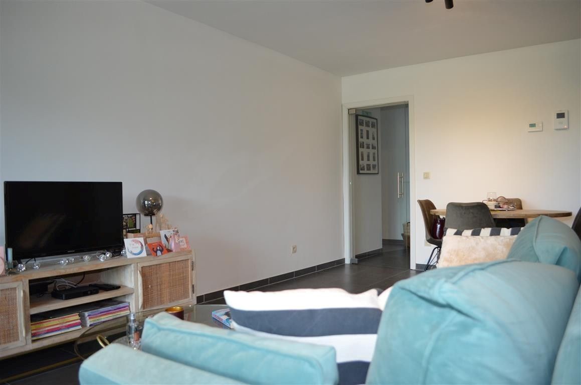 Appartement met twee slaapkamers, autostaanplaats en kelderberging in het centrum. foto 4