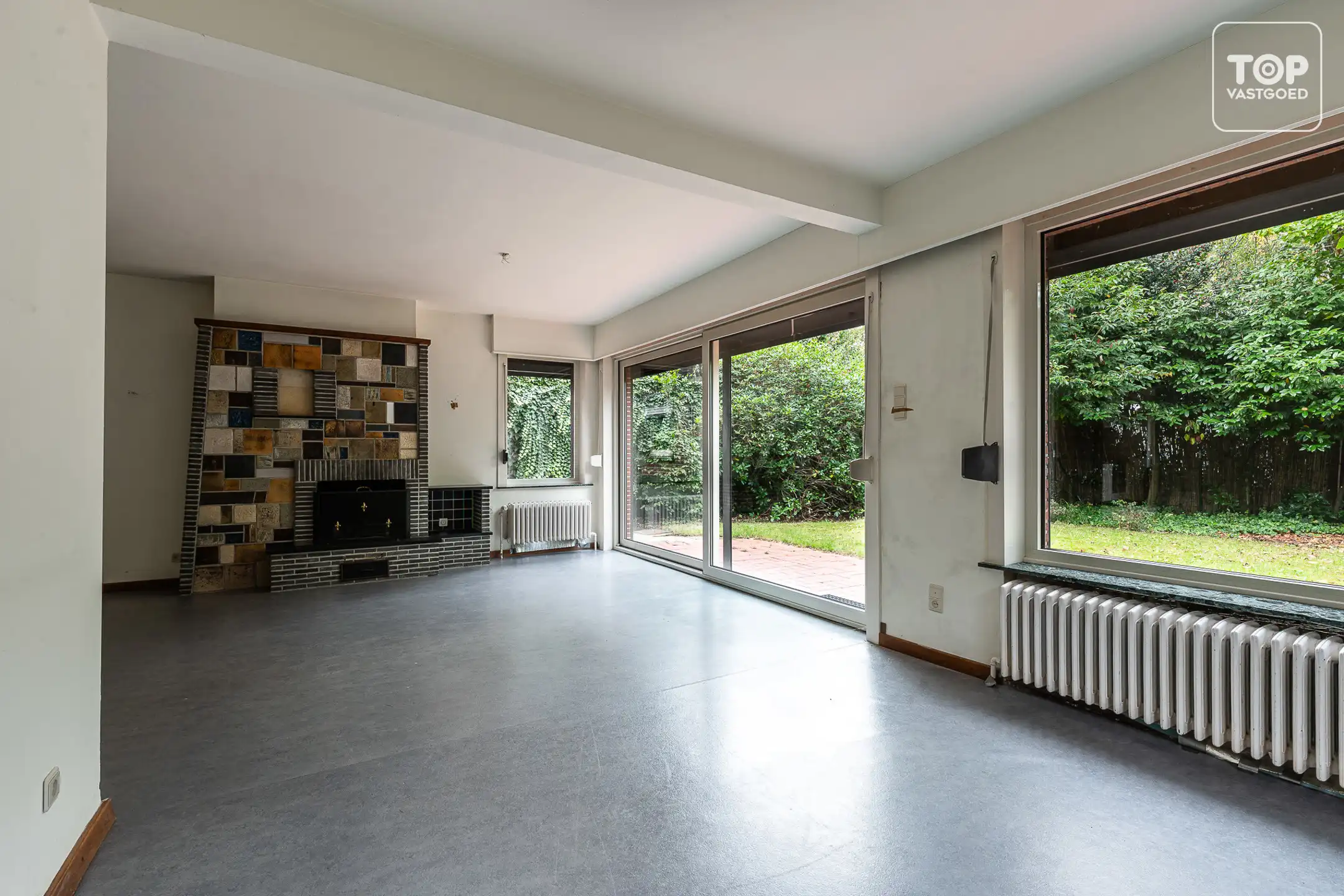 Ruime te renoveren woning met 4 slaapkamers op toplocatie foto 9