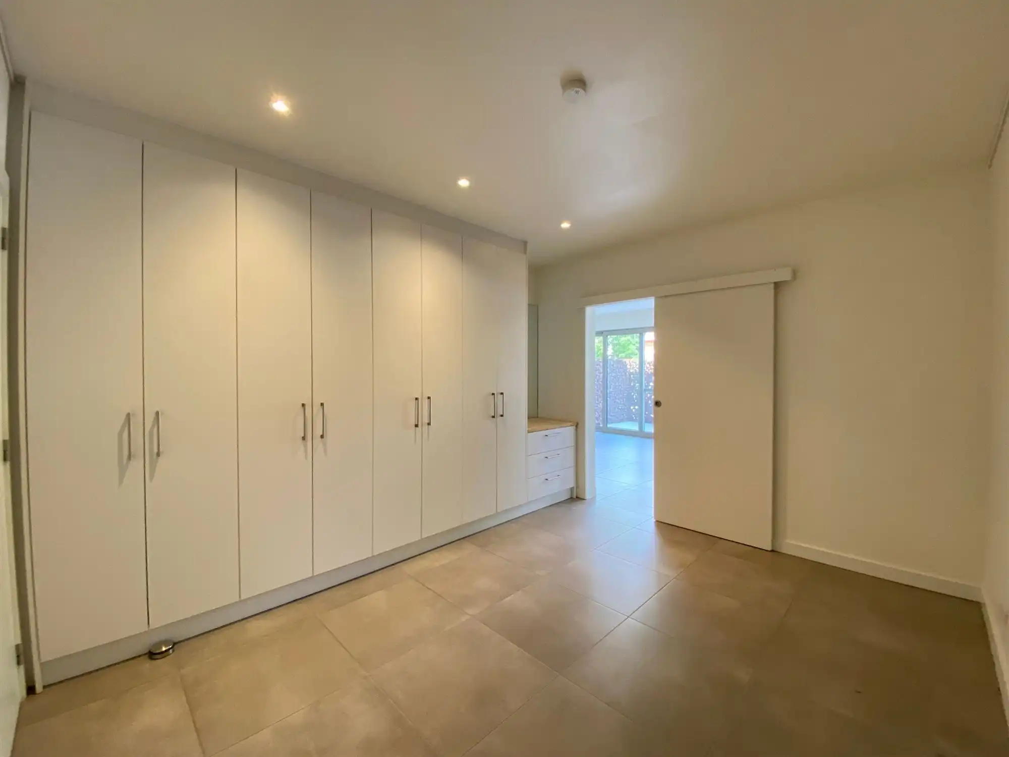 Gelijkvloers appartement met 1 slaapkamer en garage foto 10