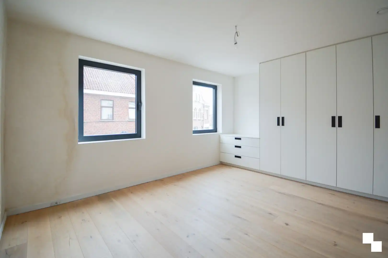 Tweeslaapkamer appartement met garage nabij het centrum van Izegem foto 16