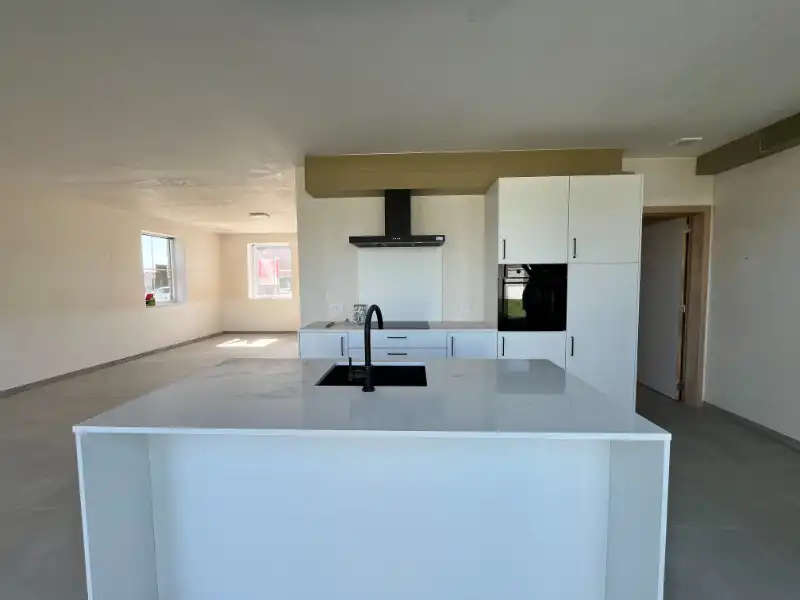 Halfopen woning met 3 slaapkamers en garage foto 5