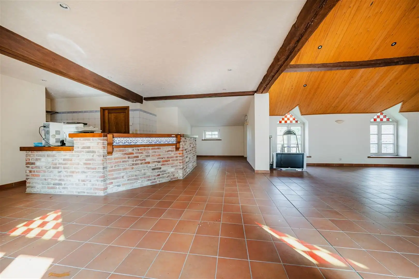 Handelscomplex met appartement in centrum Landen foto 19