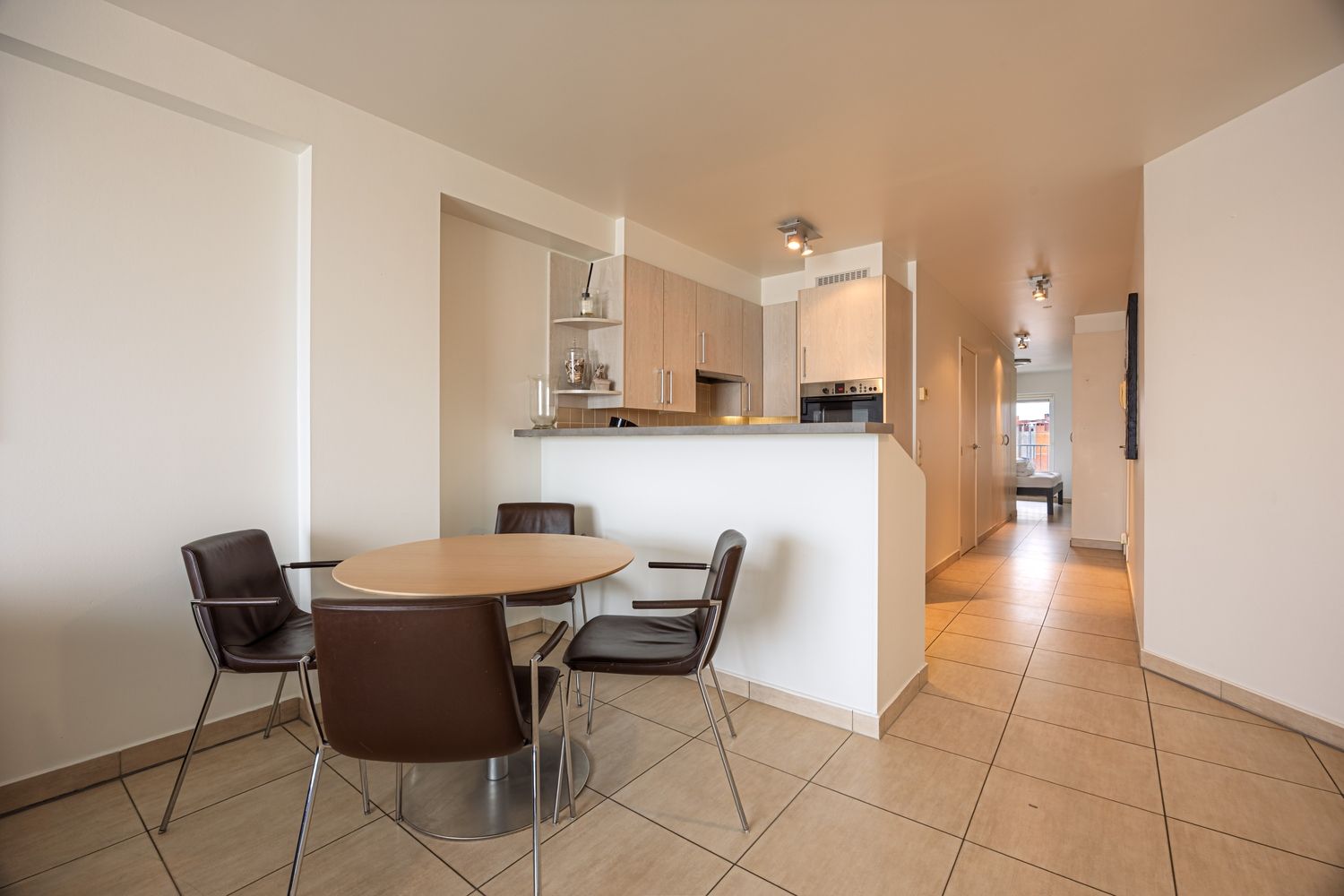 Studio met frontaal zeezicht op de zeedijk van Blankenberge foto 5