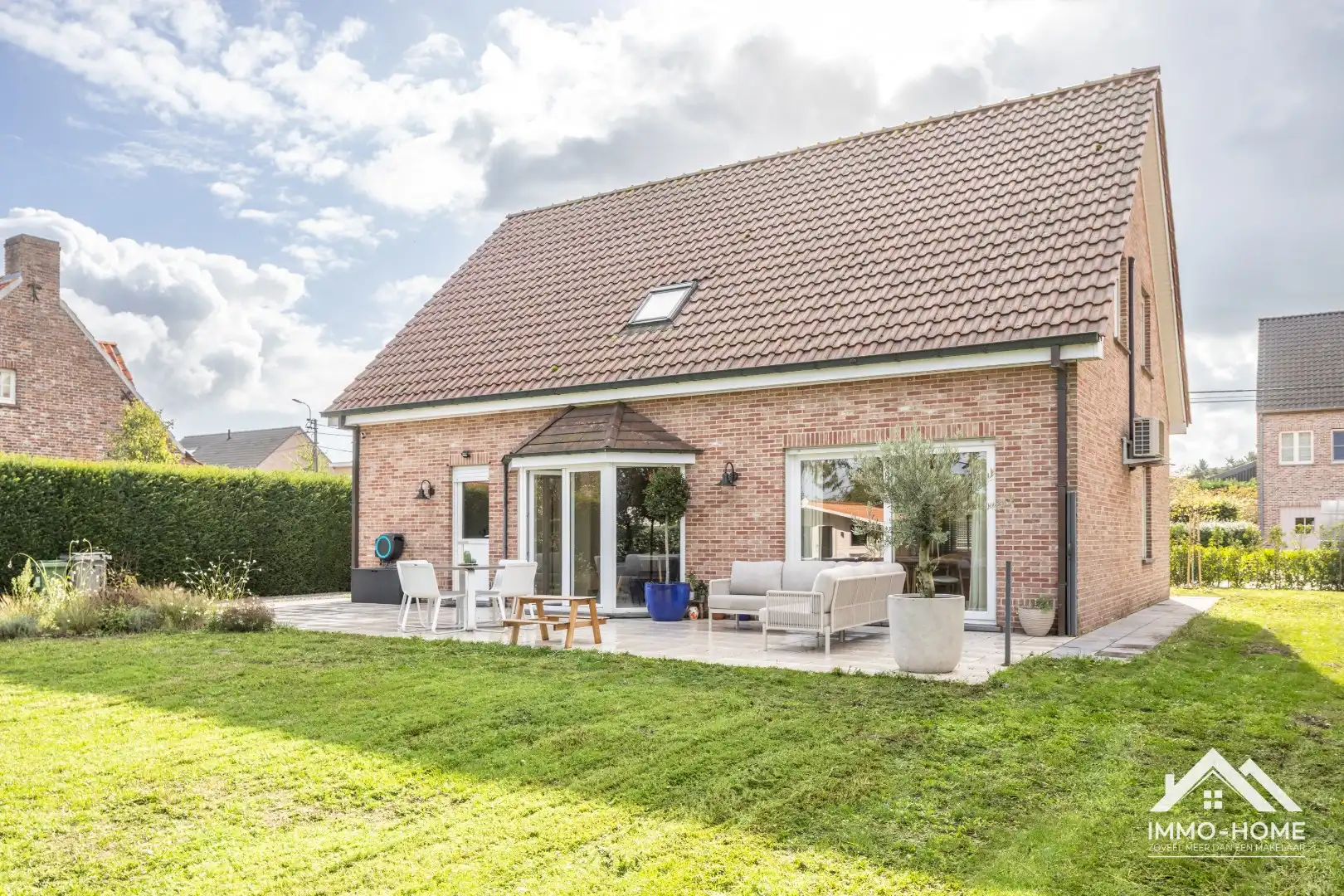 Knappe vrijstaande woning met ruime grond op landelijke ligging!  foto 2
