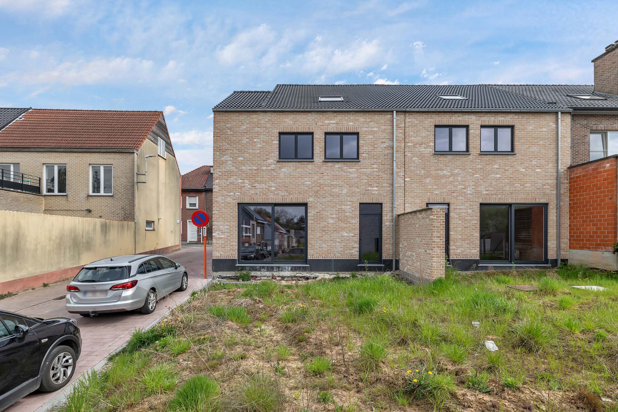 Halfopen bebouwing met drie slaapkamers en garage foto 6